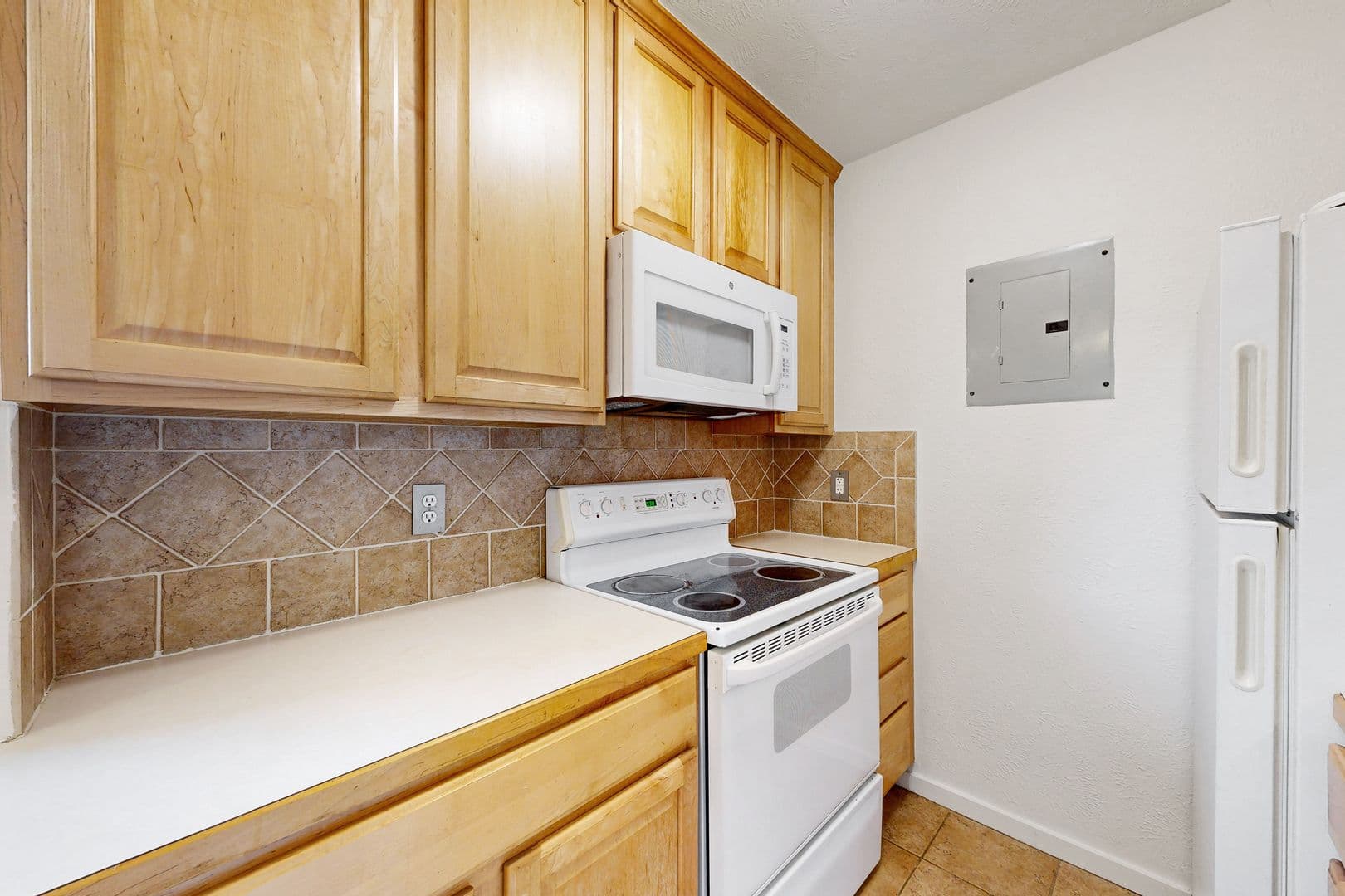 733 E 2nd Ave #304 10 of 18