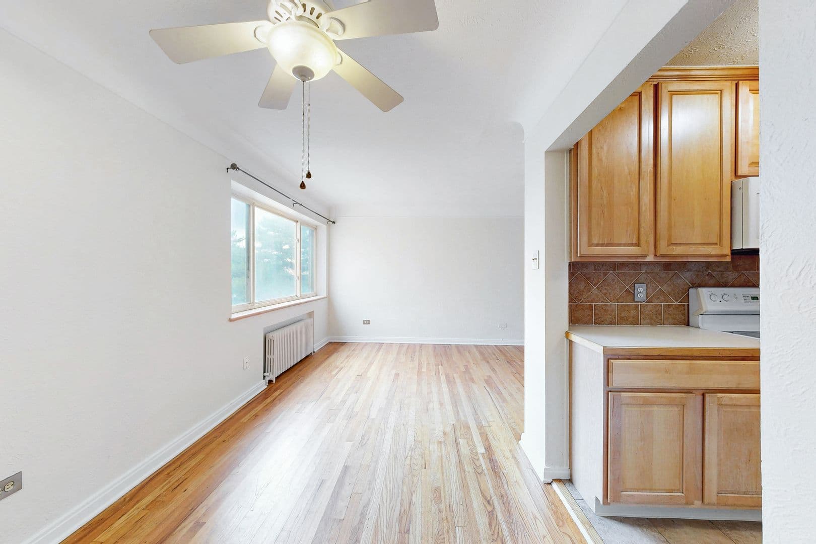 733 E 2nd Ave #304 2 of 8