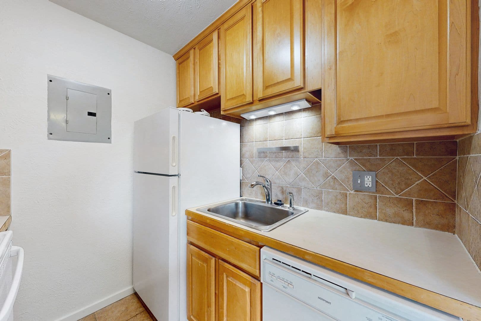 733 E 2nd Ave #304 9 of 18