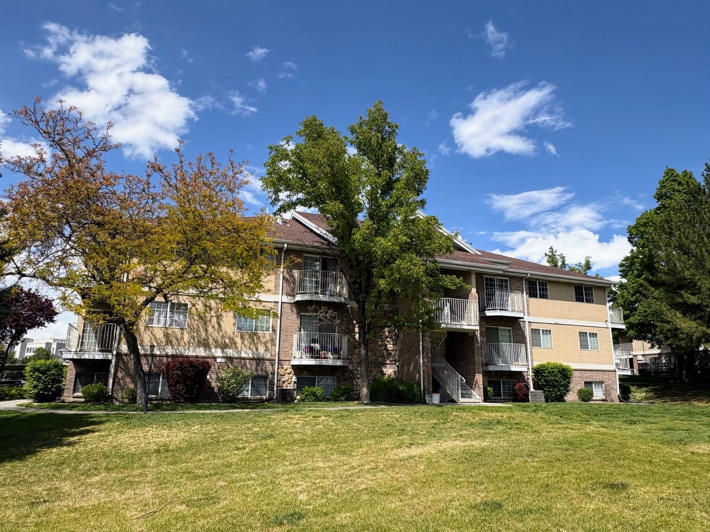 1229 W 1420 N 1 of 7