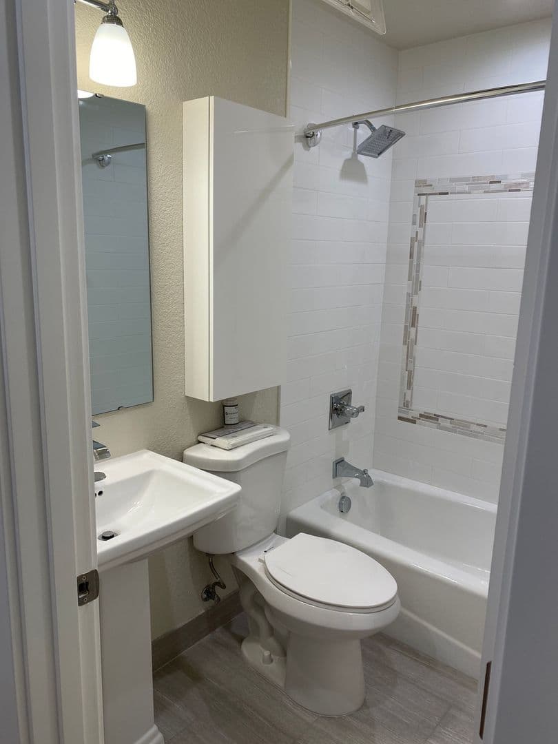 Alberta Arts 4-Plex Hardwoods 1250 Basement WD, DW, Quartz, Tile 31 of 49