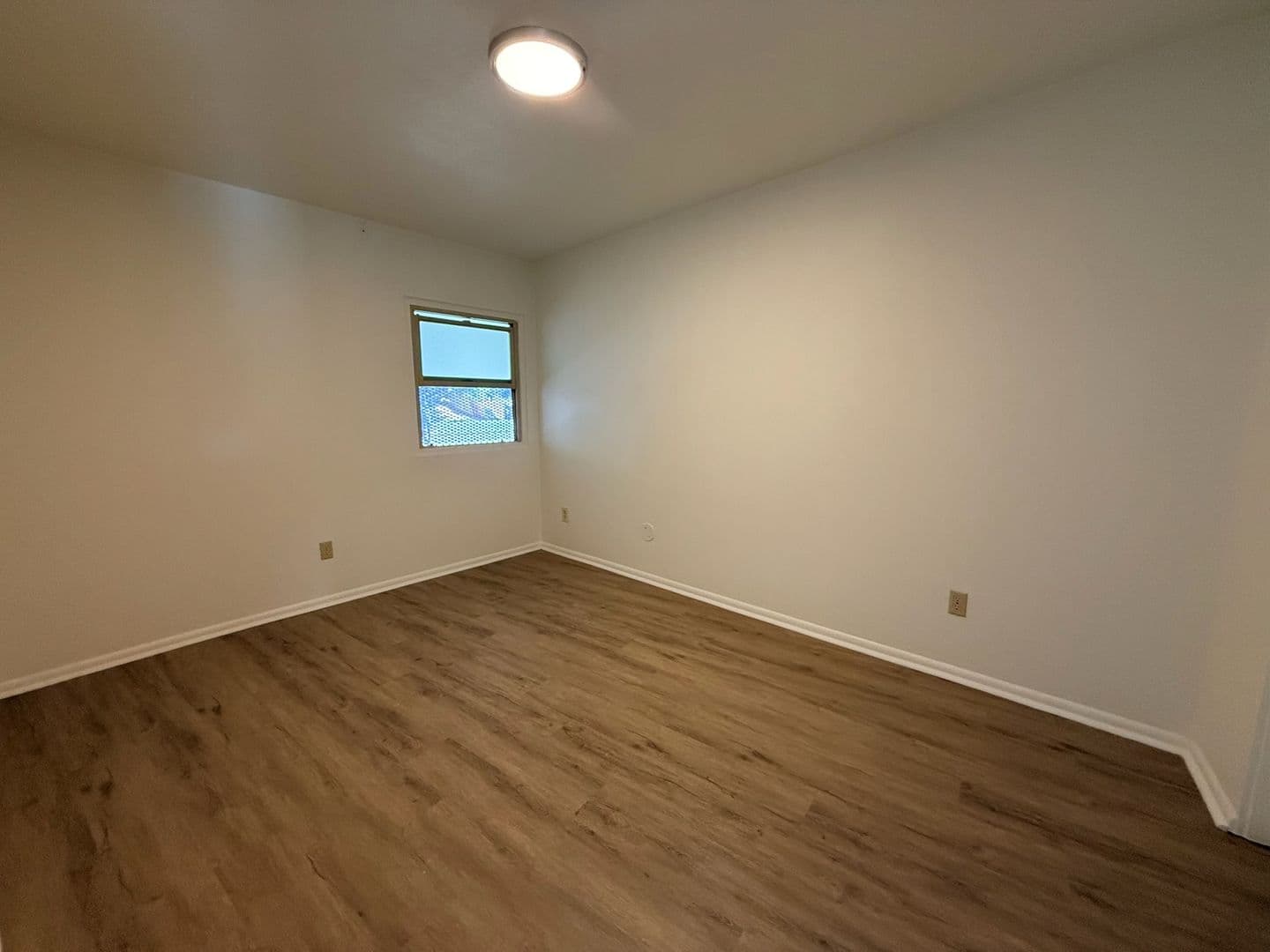 Crescent Apartments 7 of 9