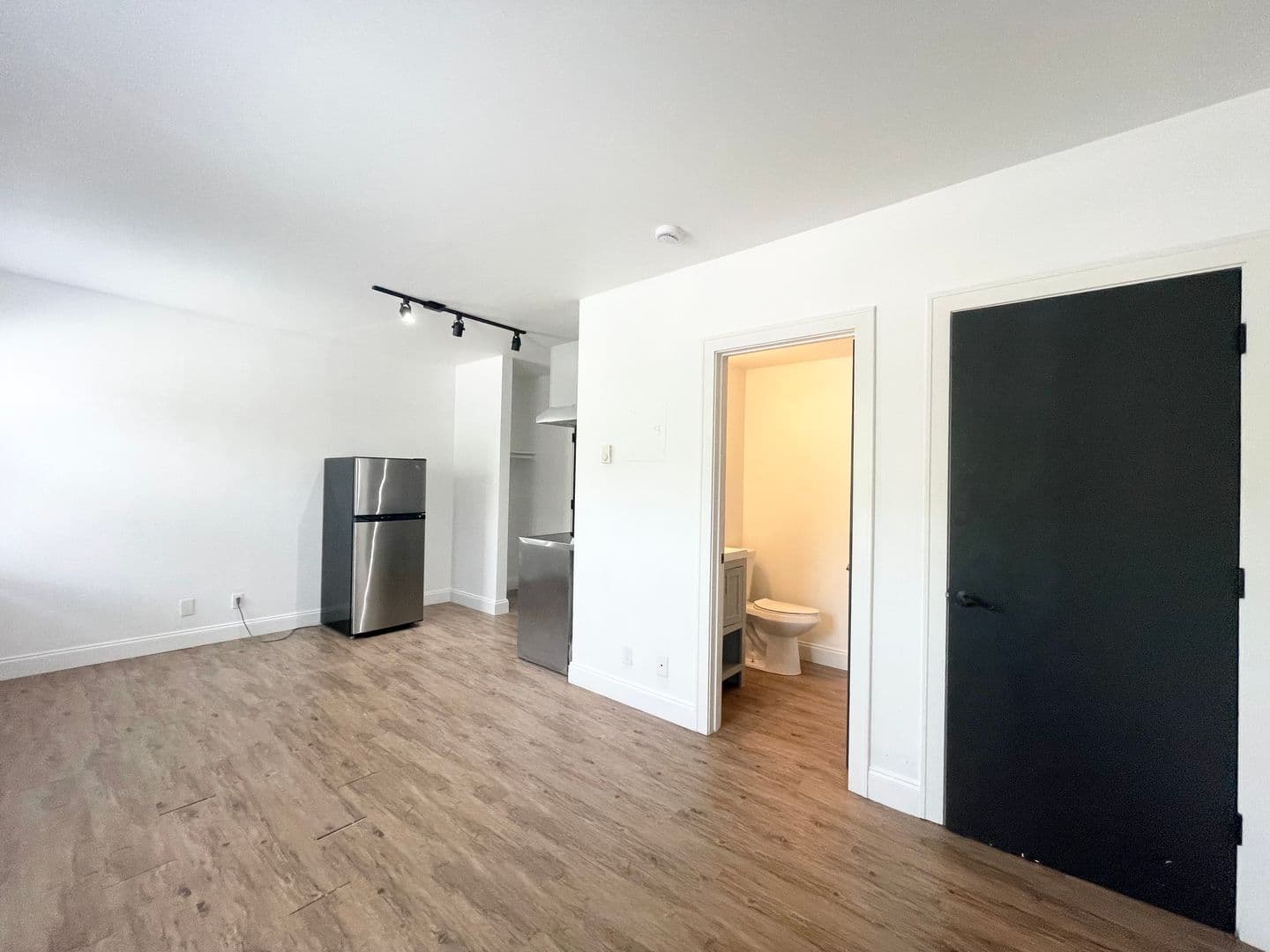 Mayn Suites 6 of 8