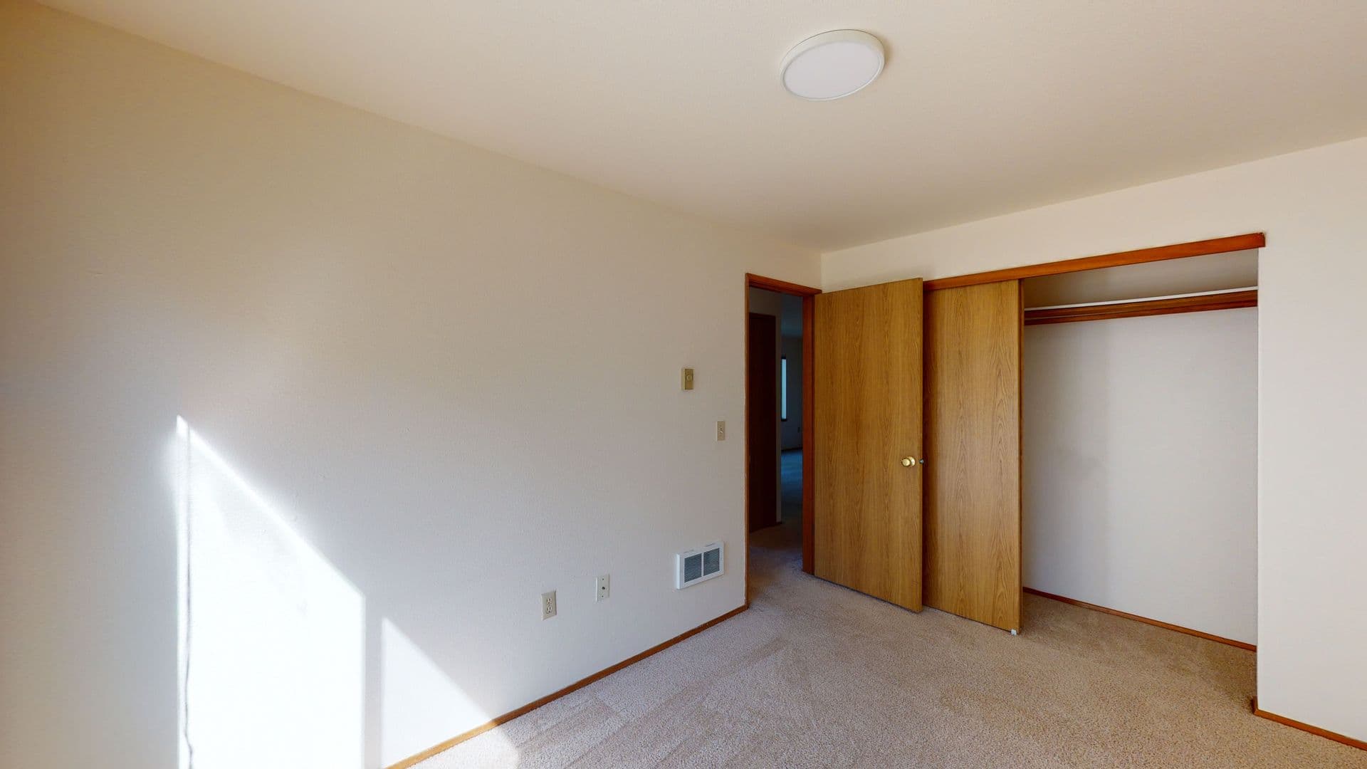 Willow Bay Apartments 6 of 8