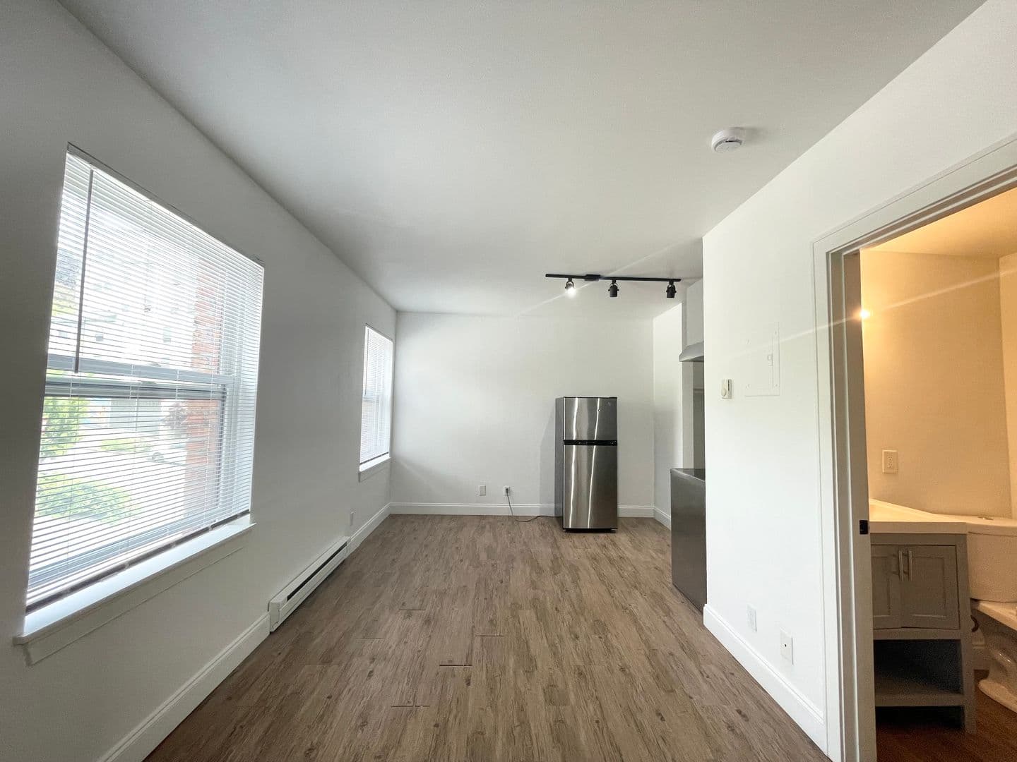 Mayn Suites 5 of 8