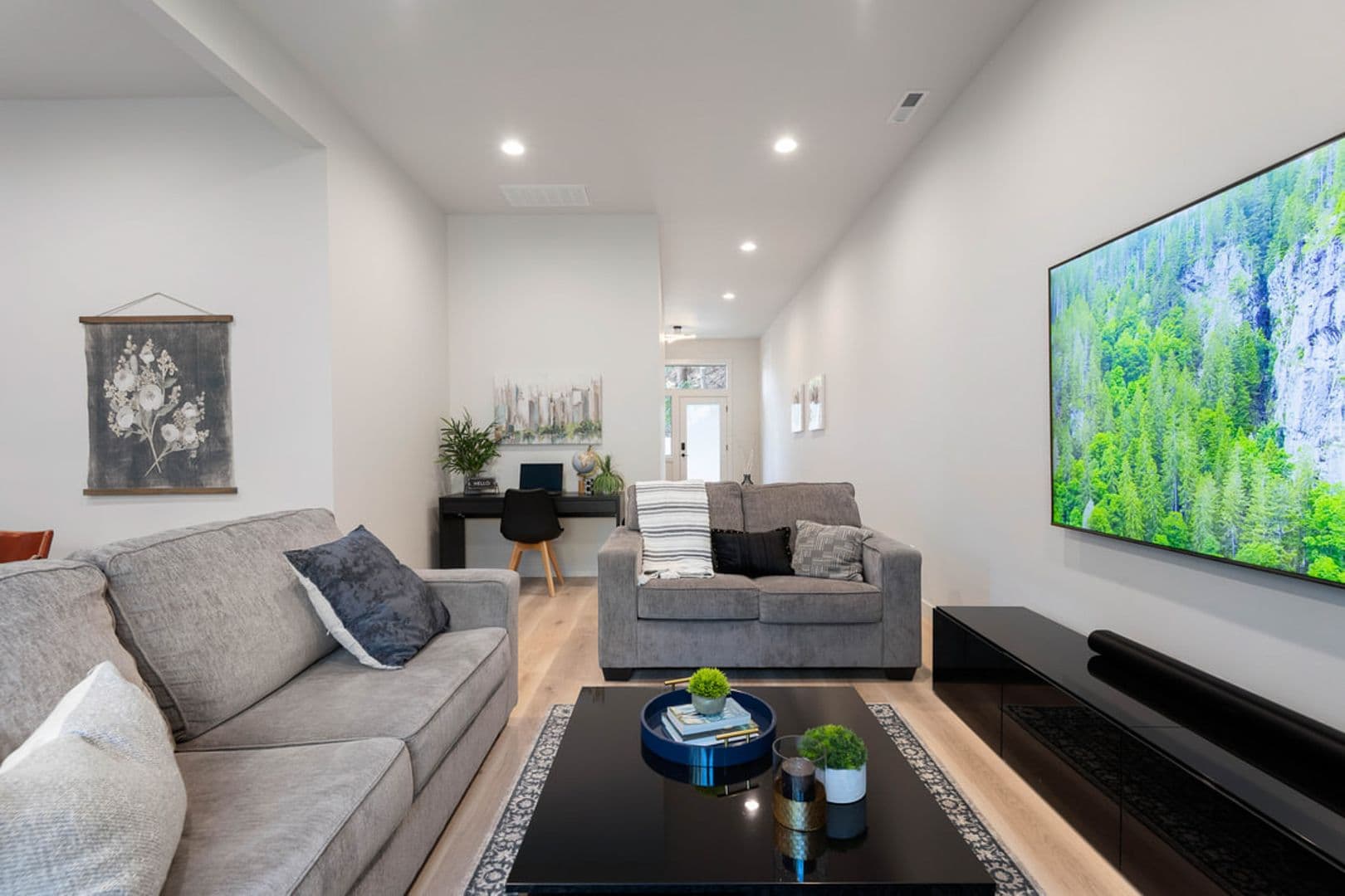 Hidden Hills Condominiums 11 of 27