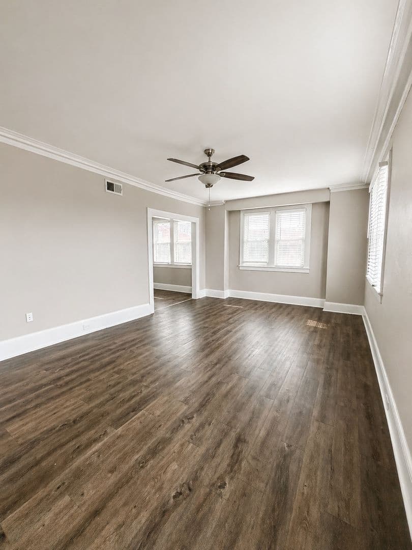 The Square at Squirrel Hill Apartments 3 of 11