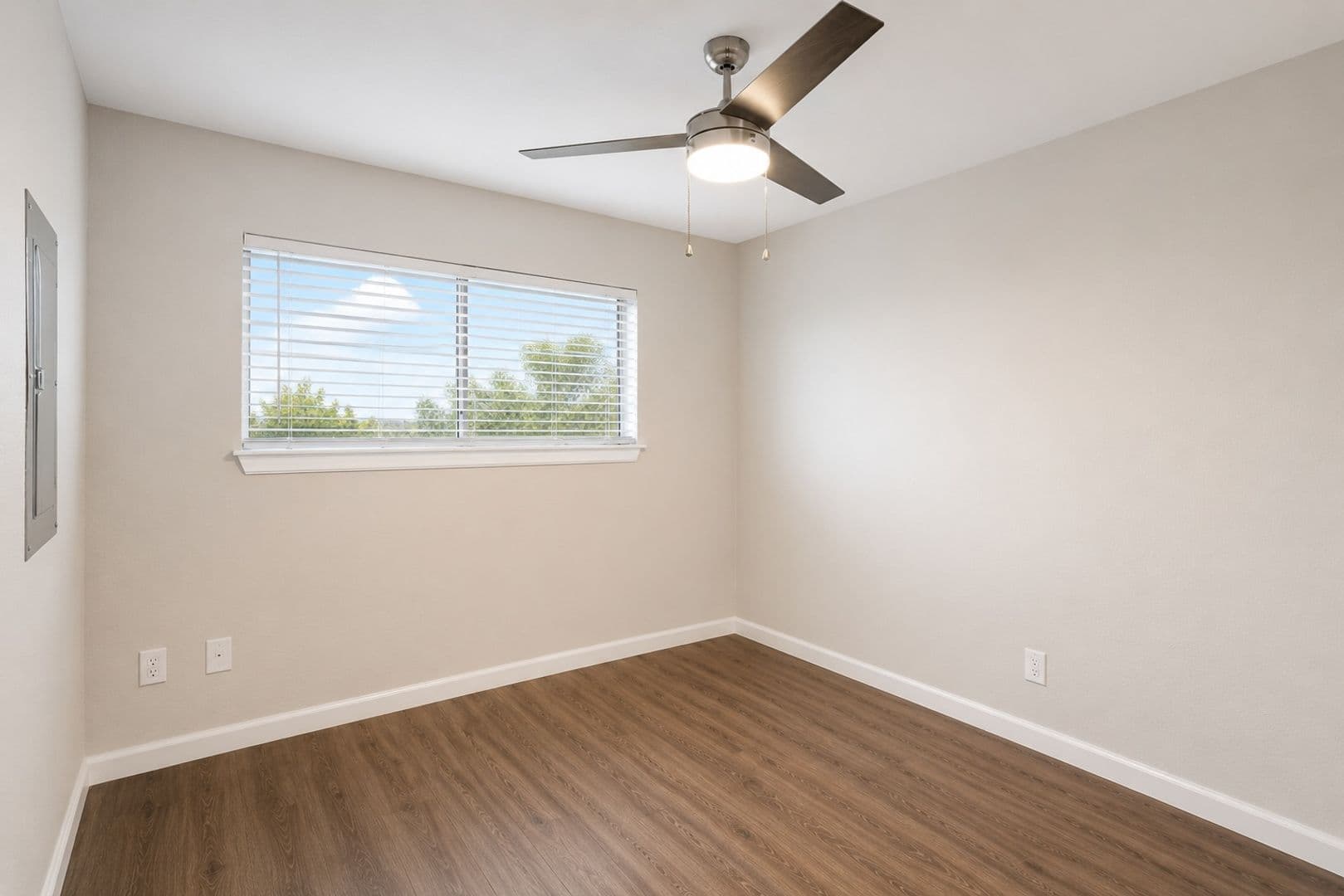 The Hedge Apartments (Hedge 1) 9 of 10