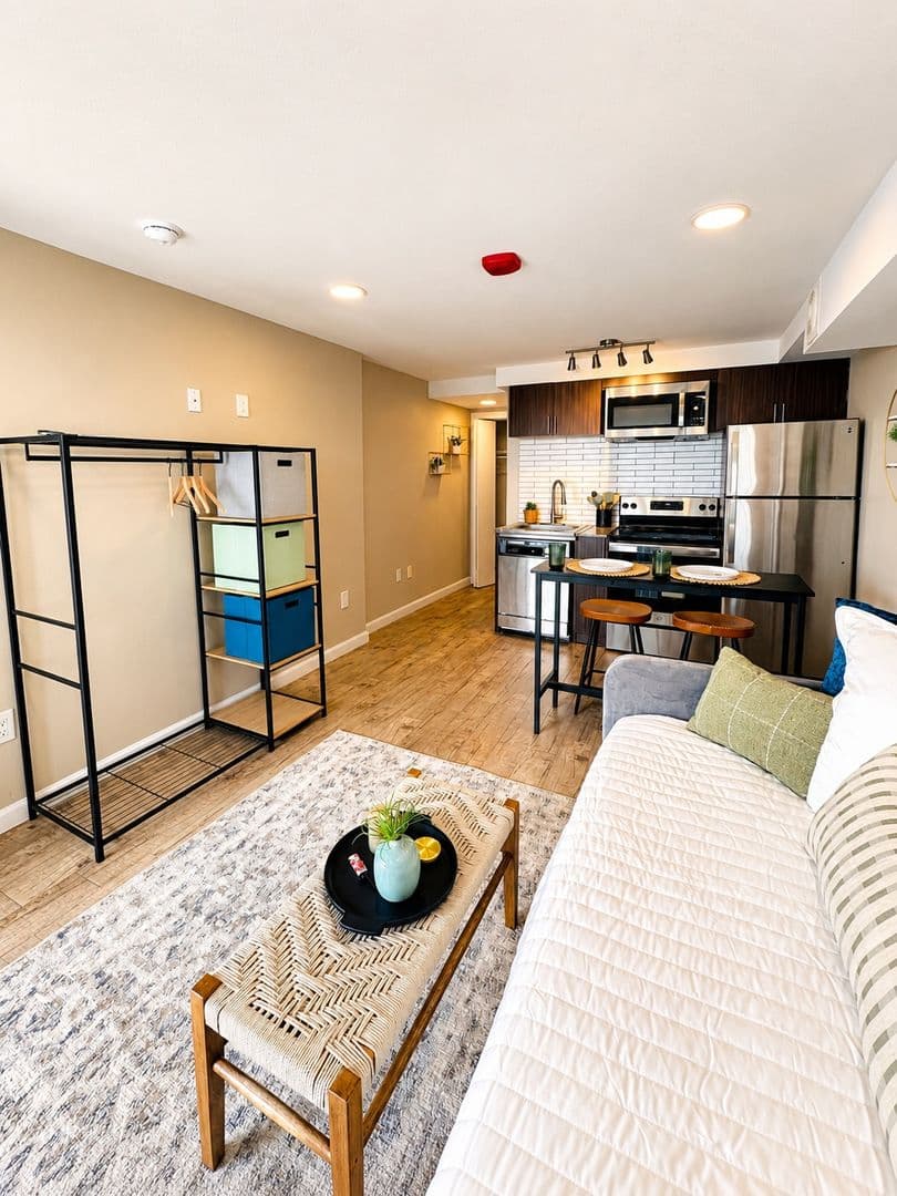 The Hedge Apartments (Hedge 2) 2 of 6