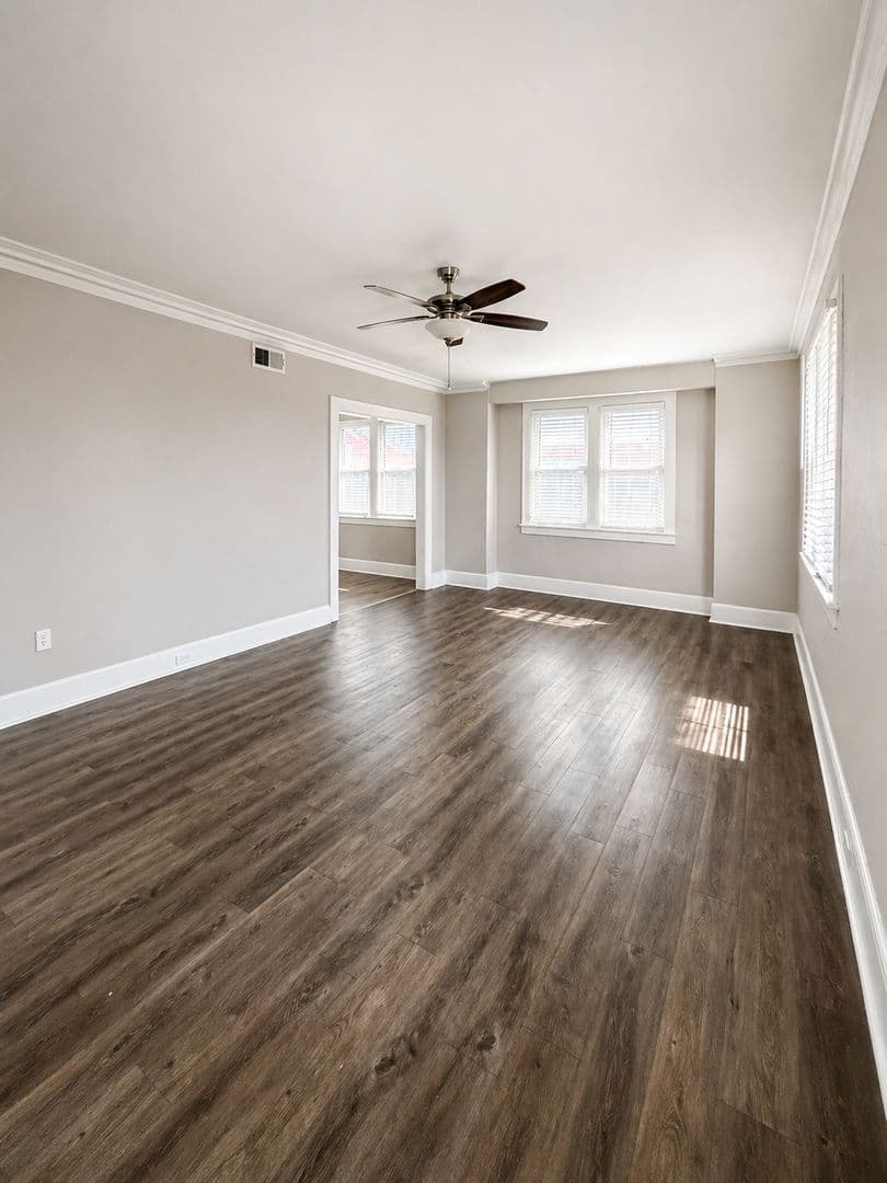The Square at Squirrel Hill Apartments 7 of 11
