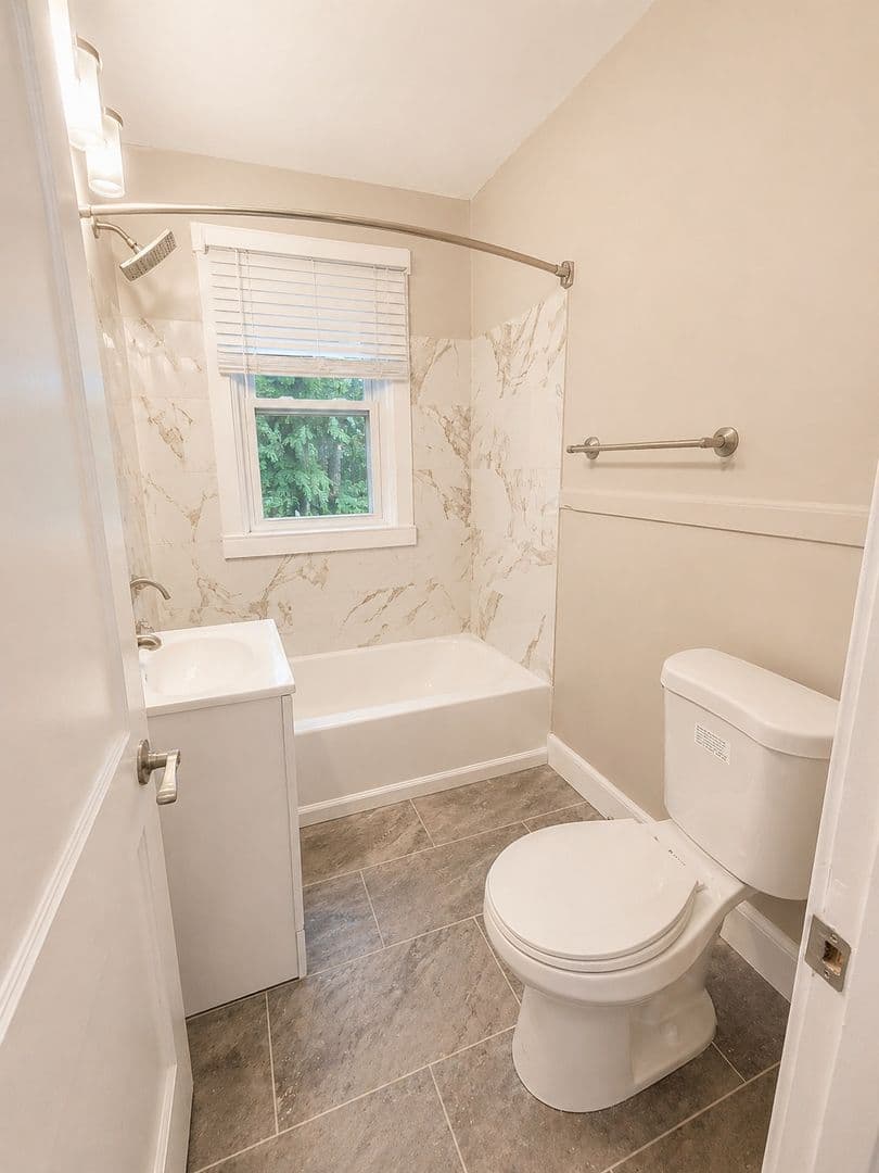 748 - 758 Shady Drive East 9 of 12