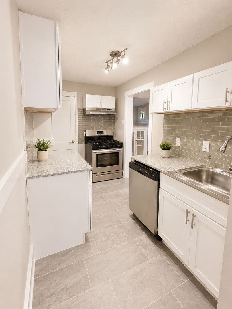 748 - 758 Shady Drive East 4 of 22