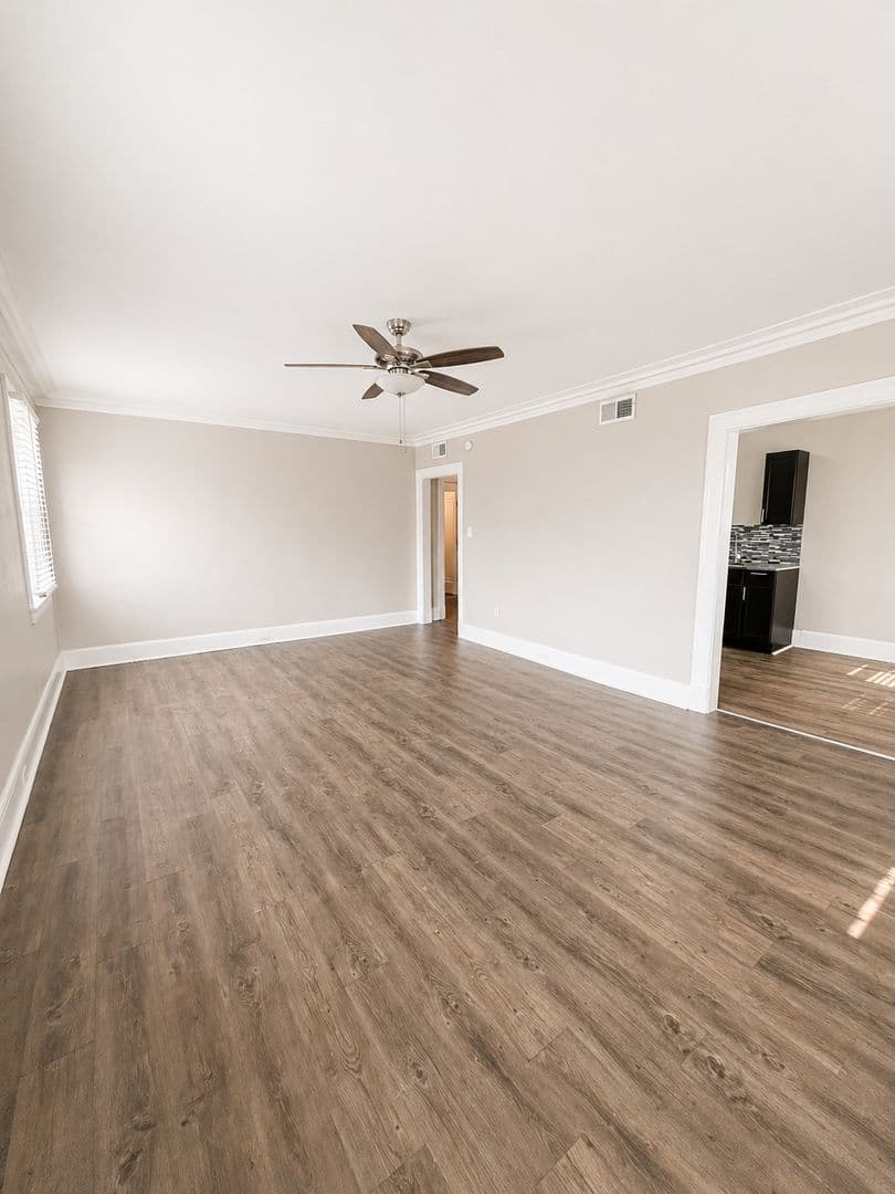 The Square at Squirrel Hill Apartments 10 of 11