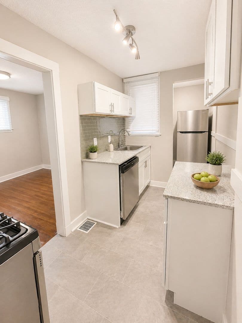 748 - 758 Shady Drive East 4 of 12