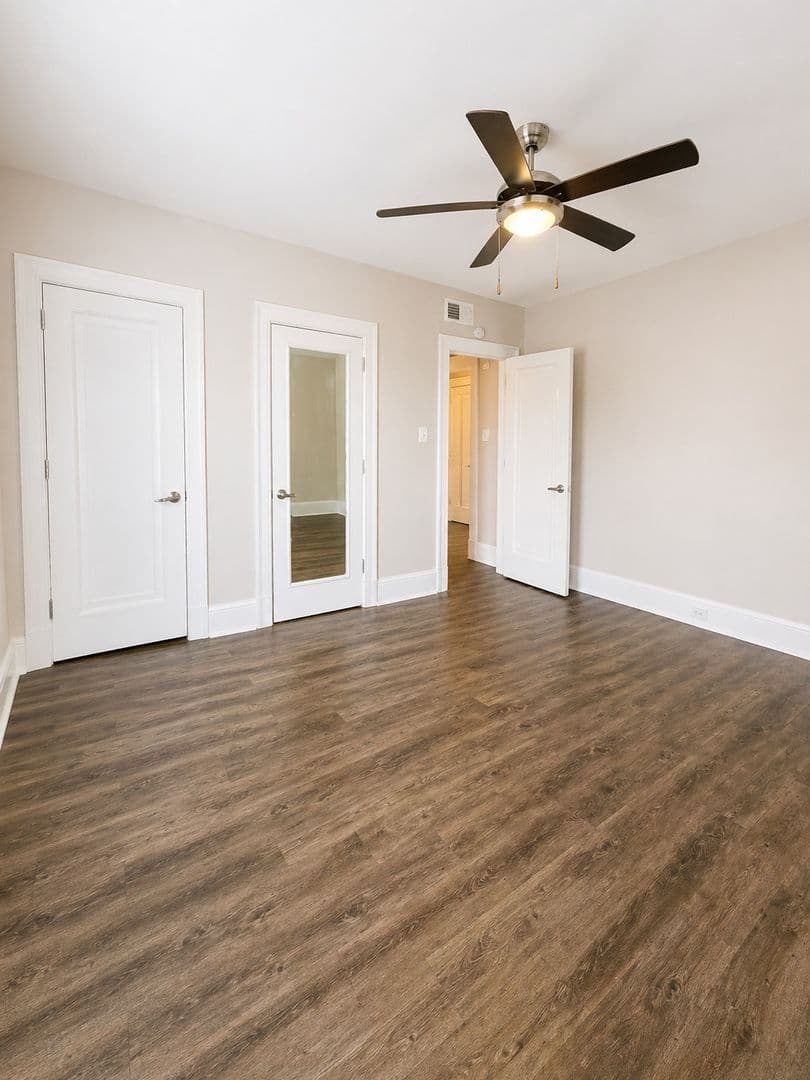 The Square at Squirrel Hill Apartments 6 of 11