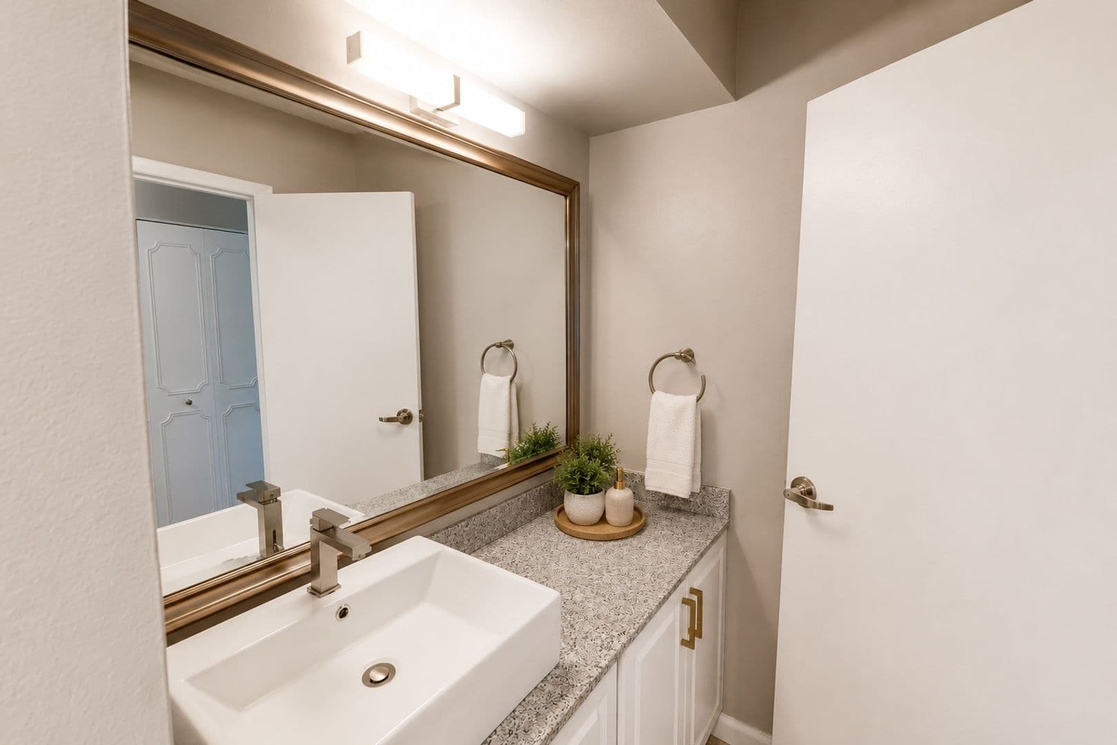 The Evalee Apartments 6 of 21