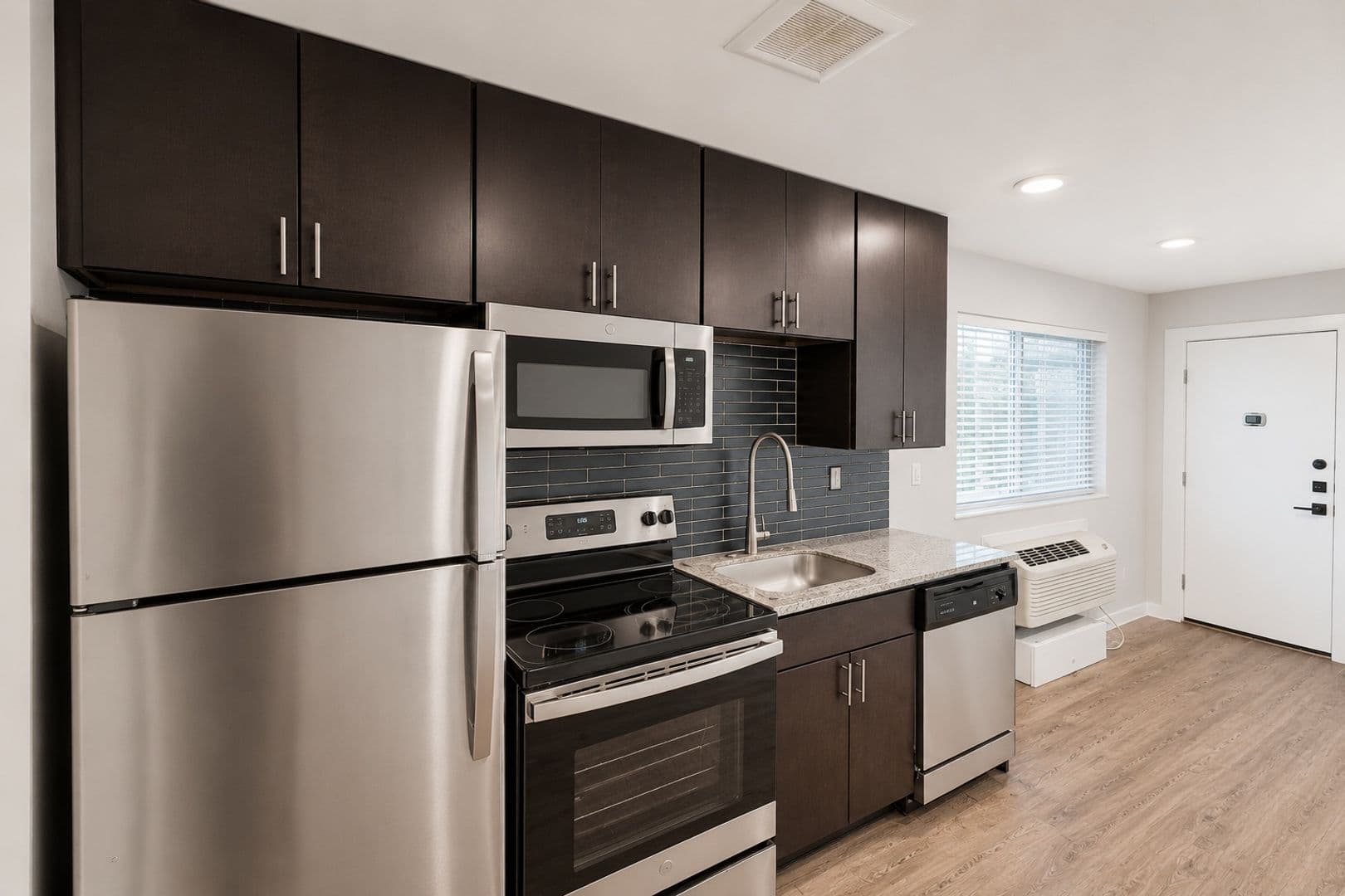 The Hedge Apartments (Hedge 1) 3 of 6
