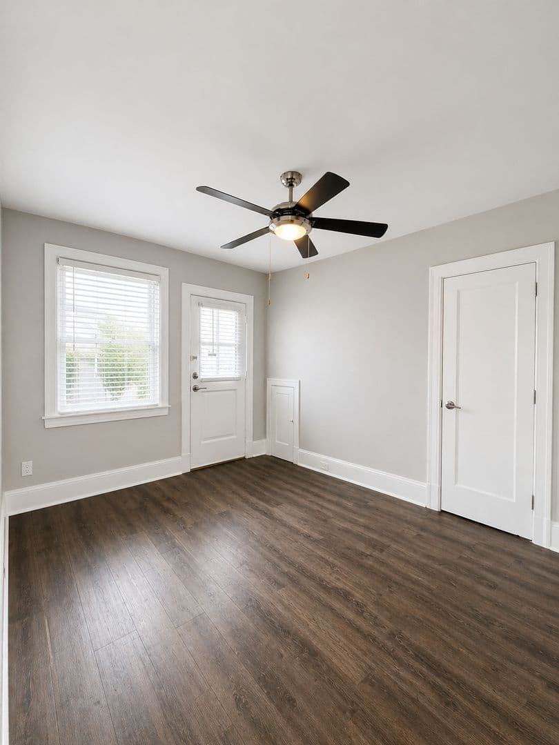 The Square at Squirrel Hill Apartments 5 of 11