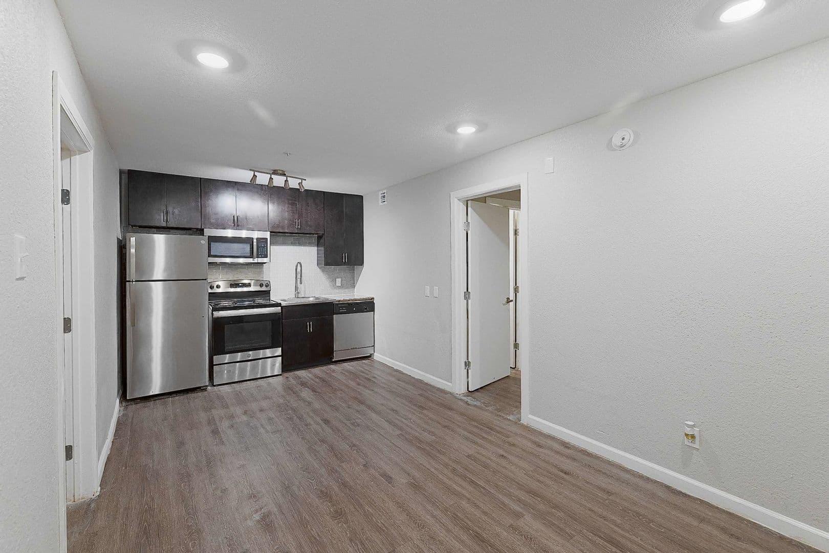 The Hedge Apartments (Hedge 1) 13 of 13