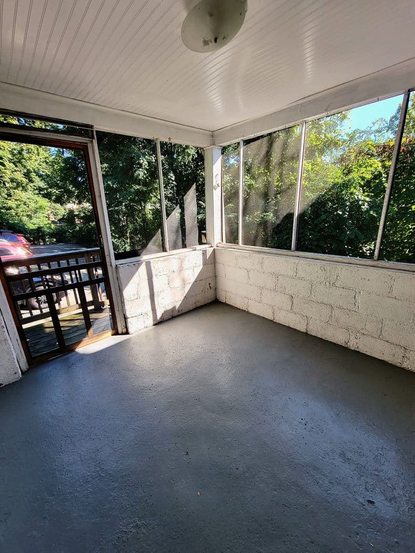748 - 758 Shady Drive East 2 of 10