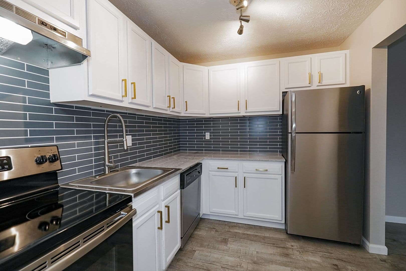 The Evalee Apartments 9 of 14