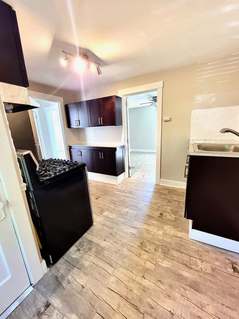 748 - 758 Shady Drive East 4 of 10