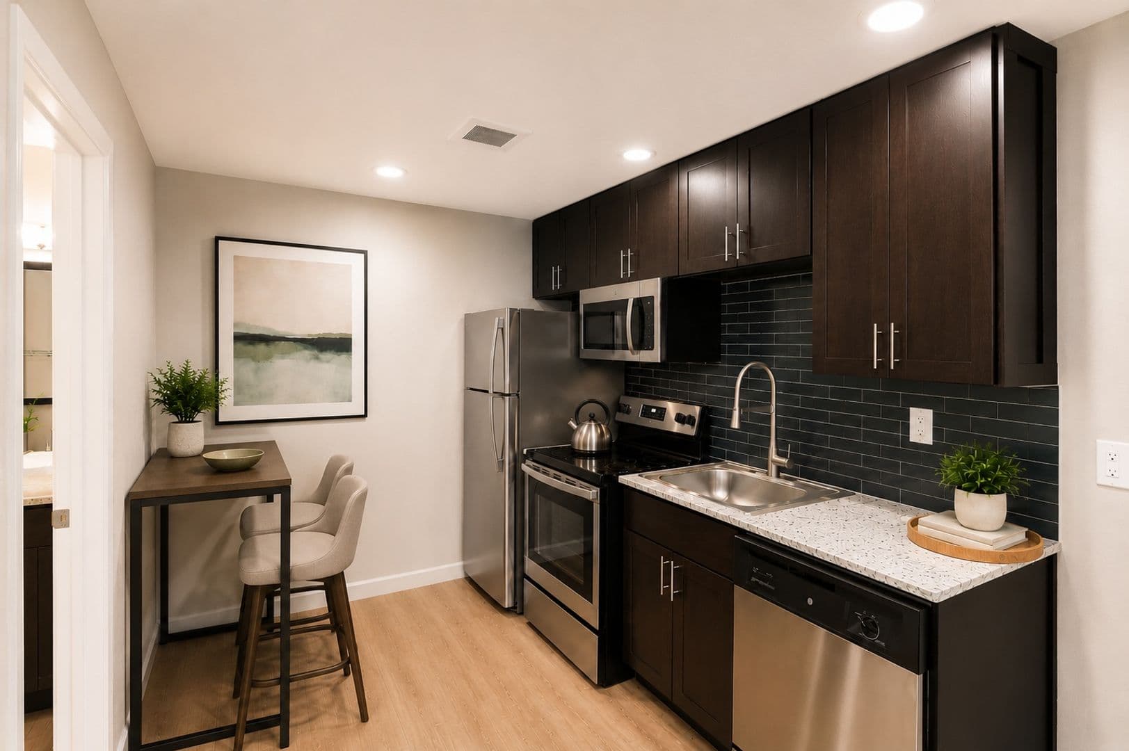 The Hedge Apartments (Hedge 1) 2 of 6