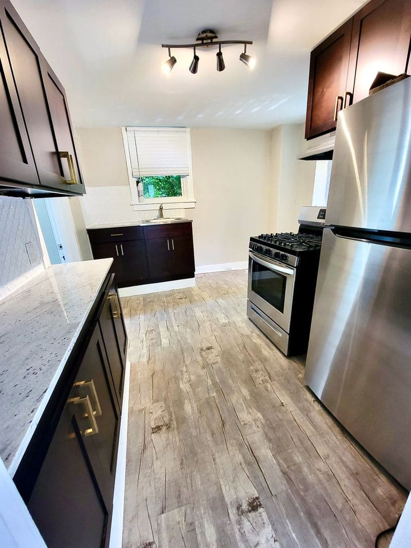 748 - 758 Shady Drive East 3 of 10