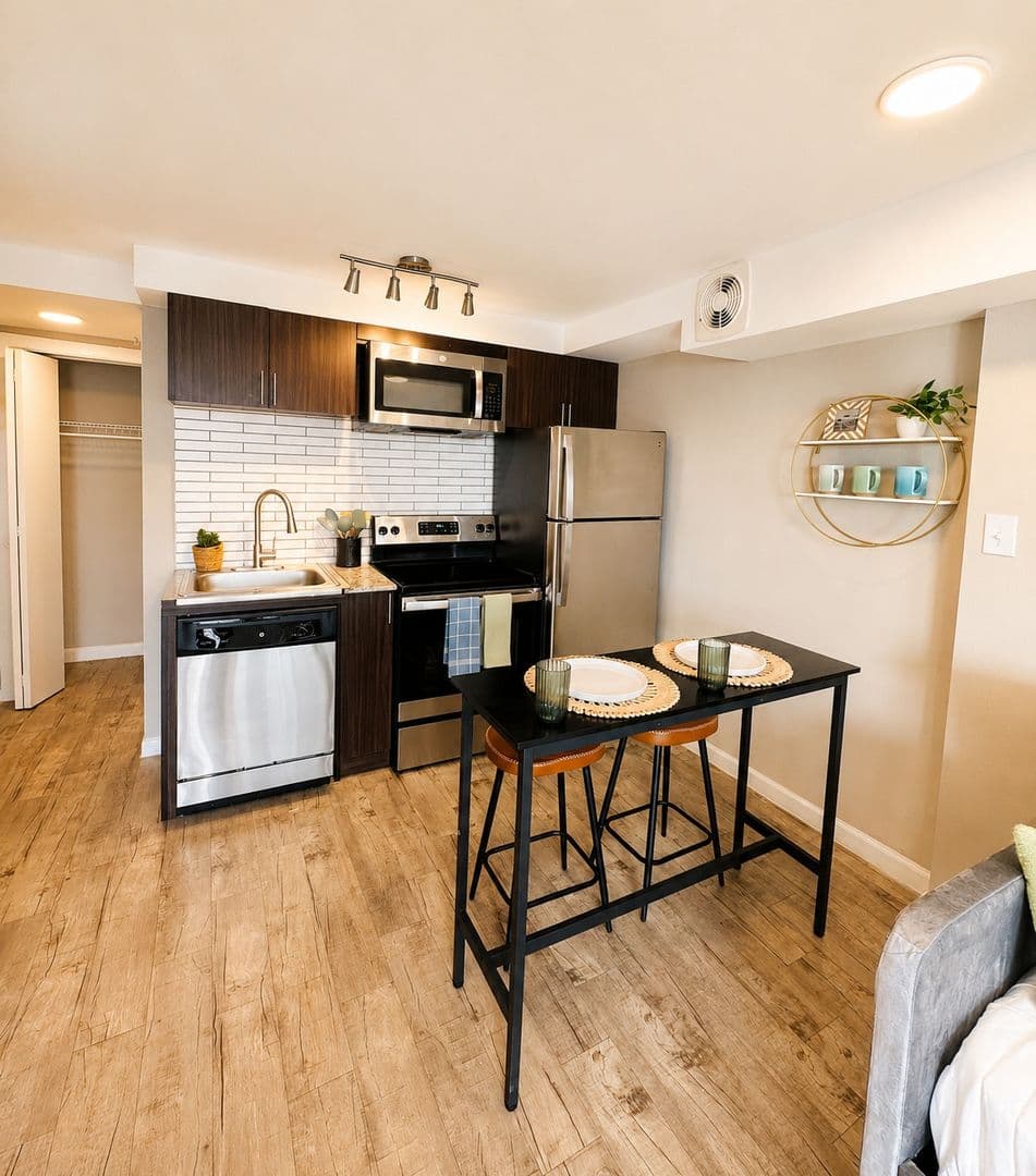 The Hedge Apartments (Hedge 2) 3 of 6