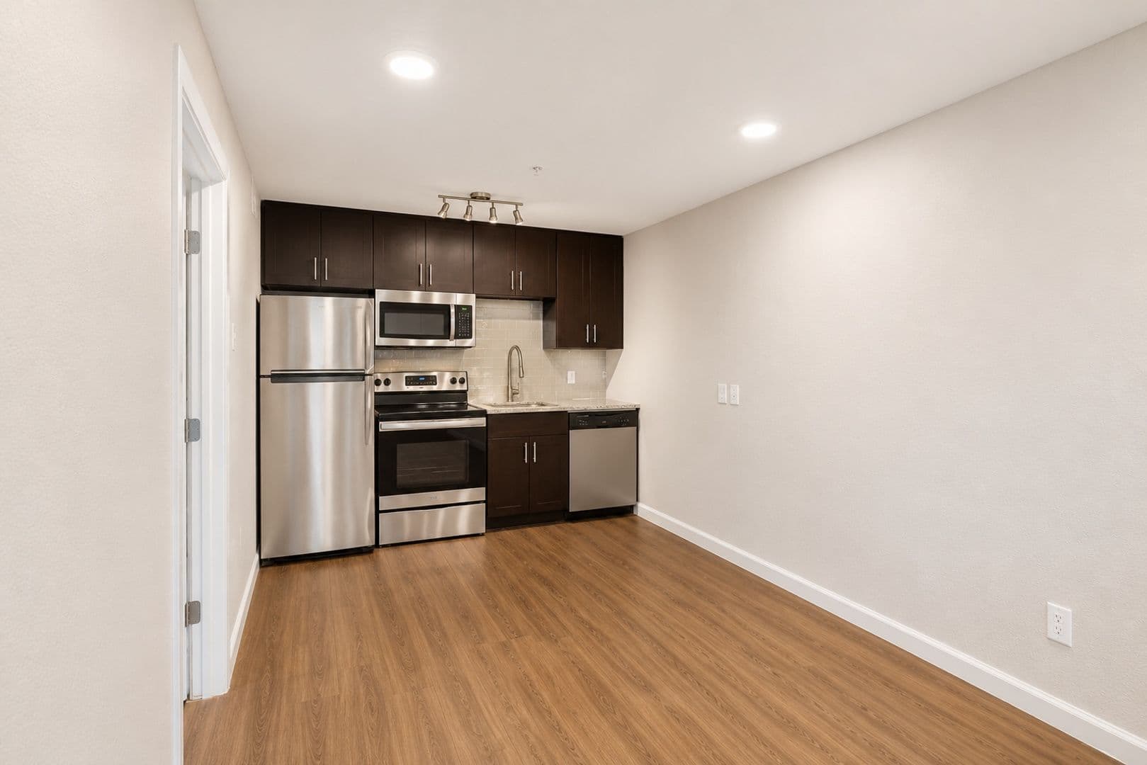 The Hedge Apartments (Hedge 1) 7 of 10