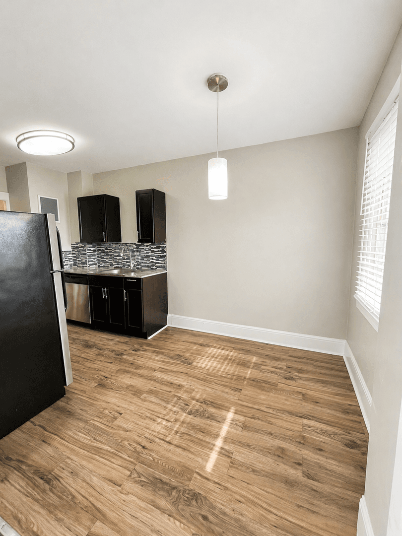 The Square at Squirrel Hill Apartments 2 of 11