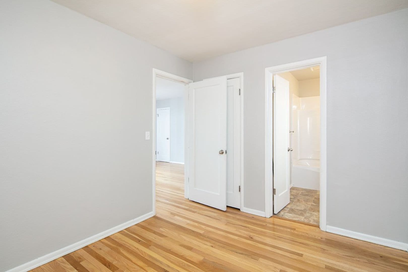 717 Llewellyn Place 8 of 10