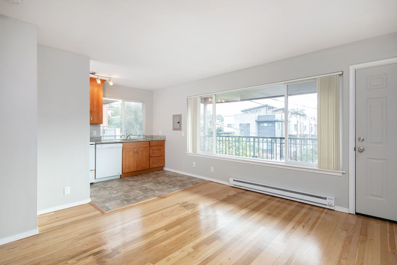717 Llewellyn Place 3 of 10