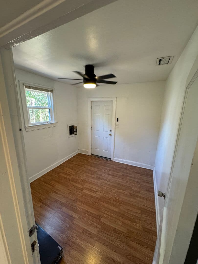 104 Edwards Street 12 of 18