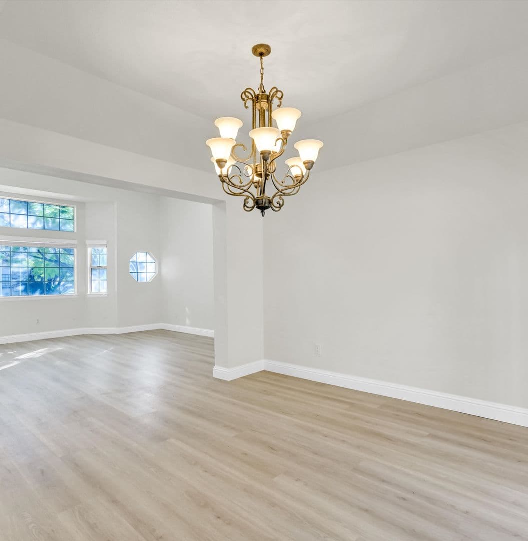8103 Valley Flores Drive 13 of 21