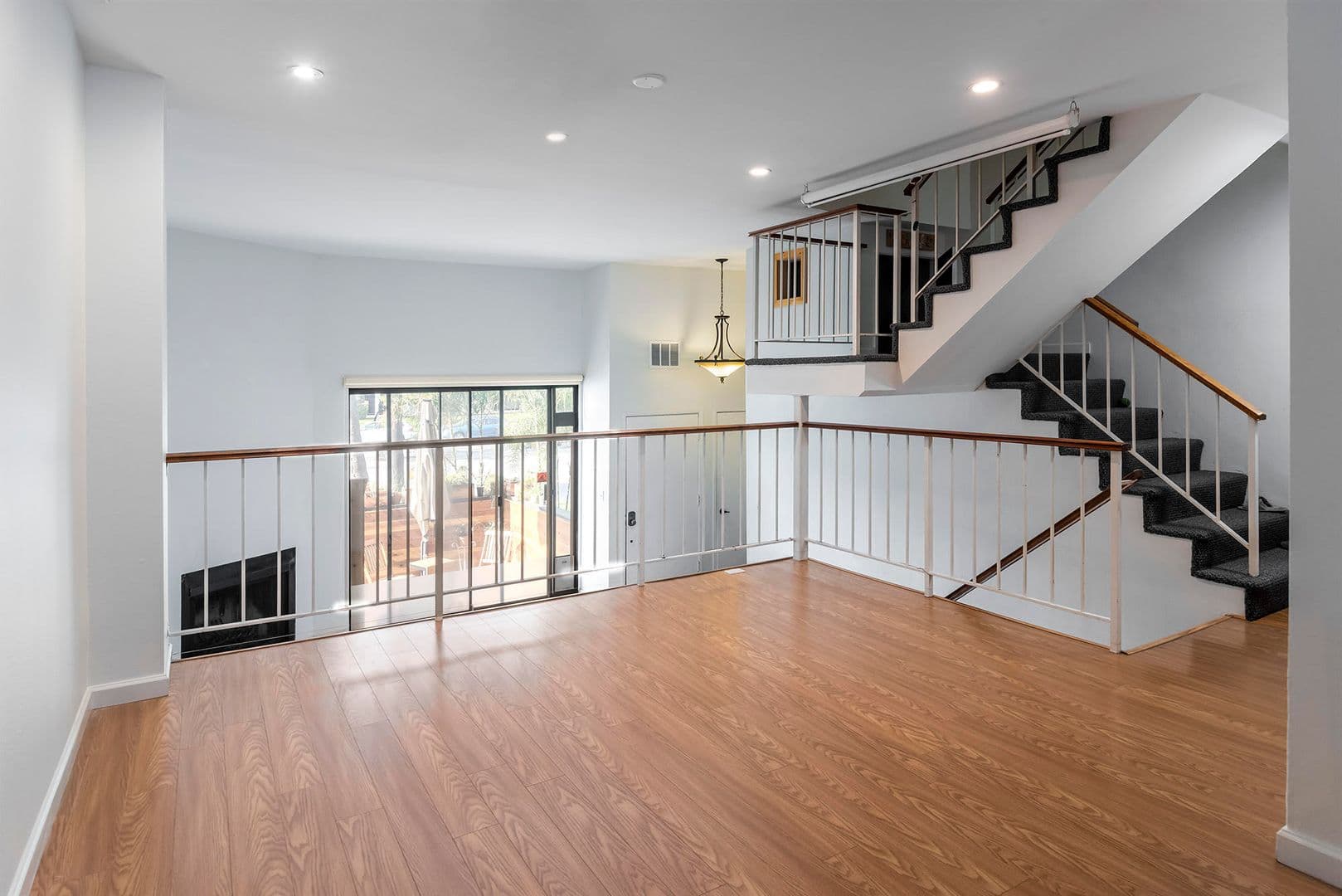19355 Sherman Way, Unit 7 1 of 8