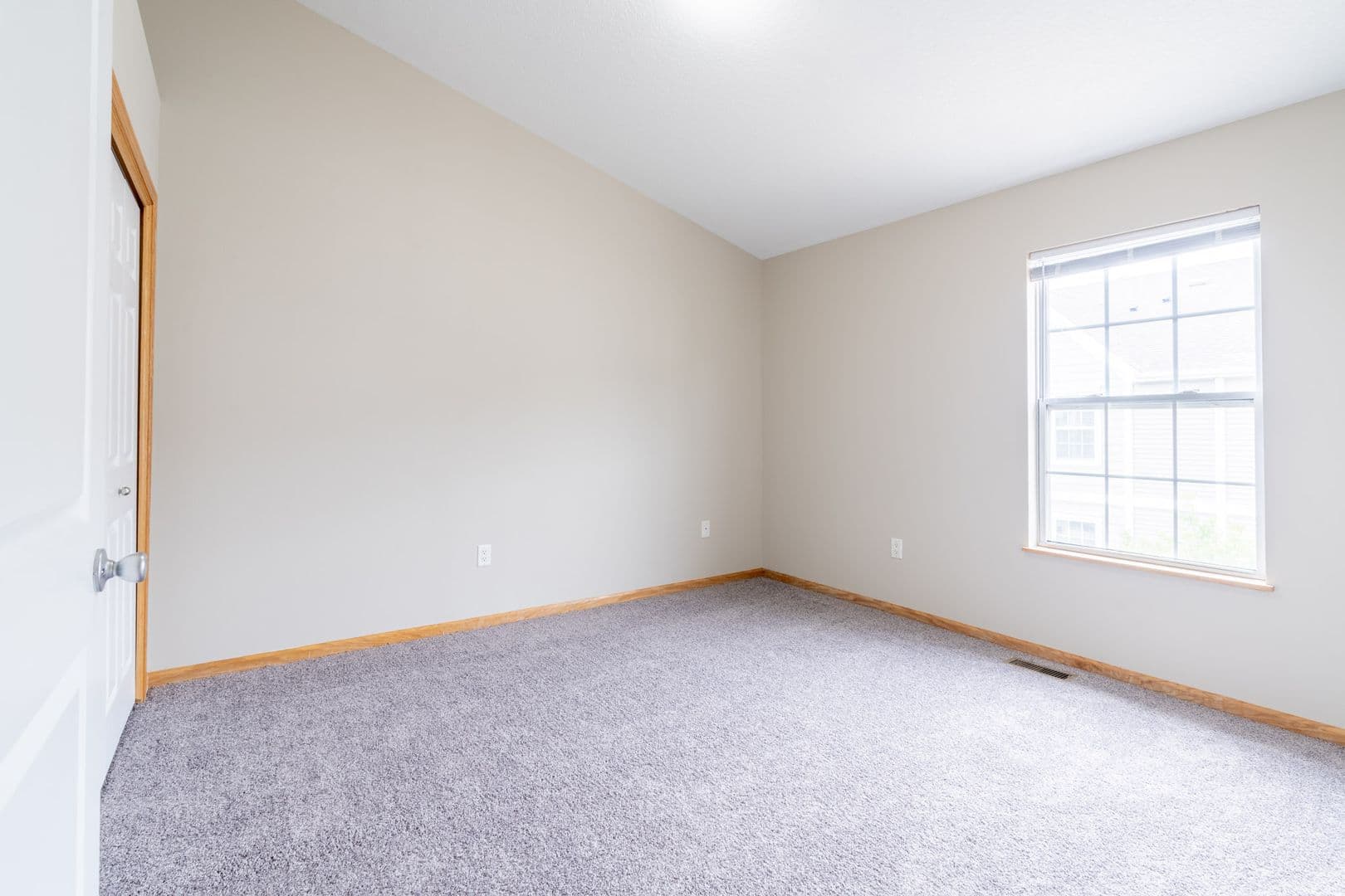 2 Bedroom 2 Bathroom Town House - Interior Unit 16 of 19