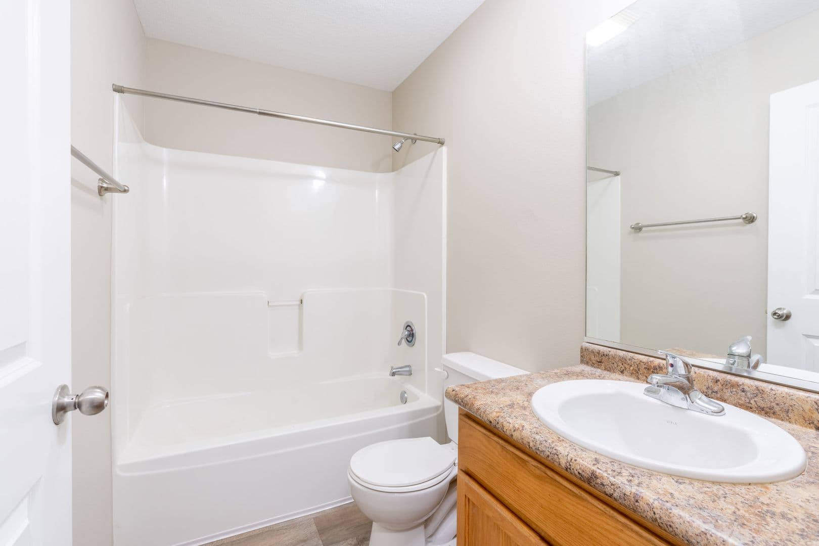2 Bedroom 2 Bathroom Town House - Interior Unit 9 of 19