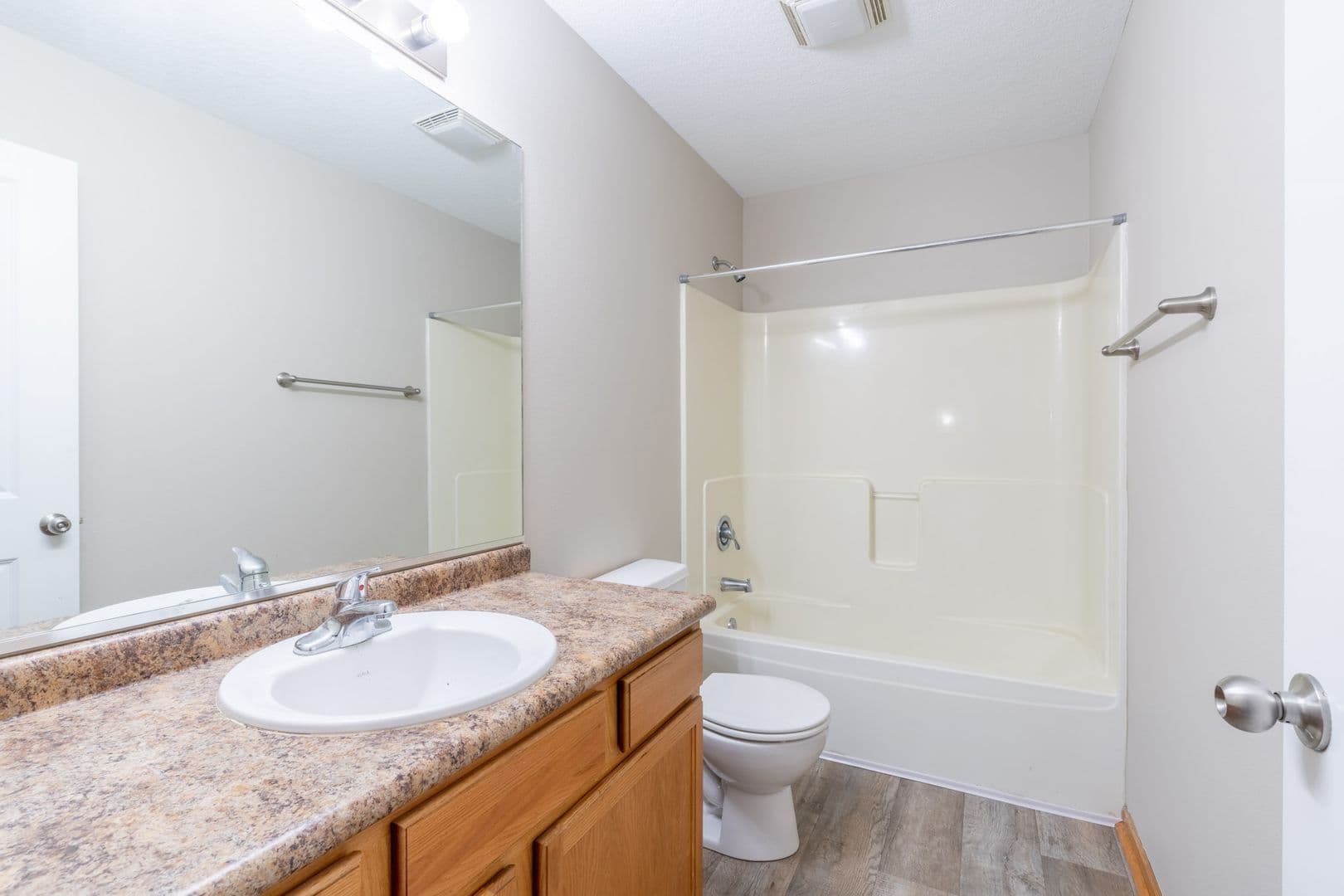2 Bedroom 2 Bathroom Town House - Interior Unit 11 of 19
