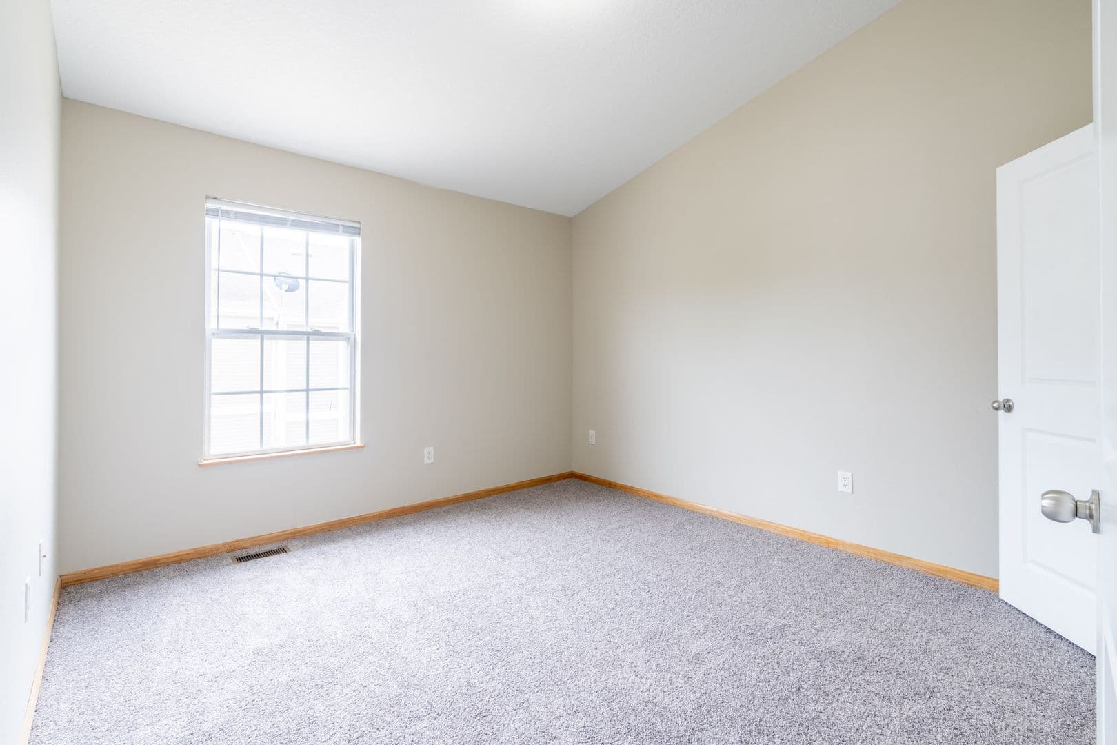 2 Bedroom 2 Bathroom Town House - Interior Unit 13 of 19
