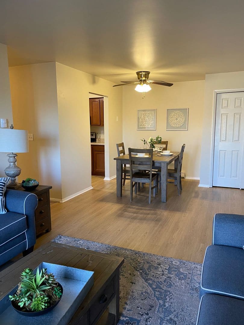 The Residence at Capital Hills 5 of 11