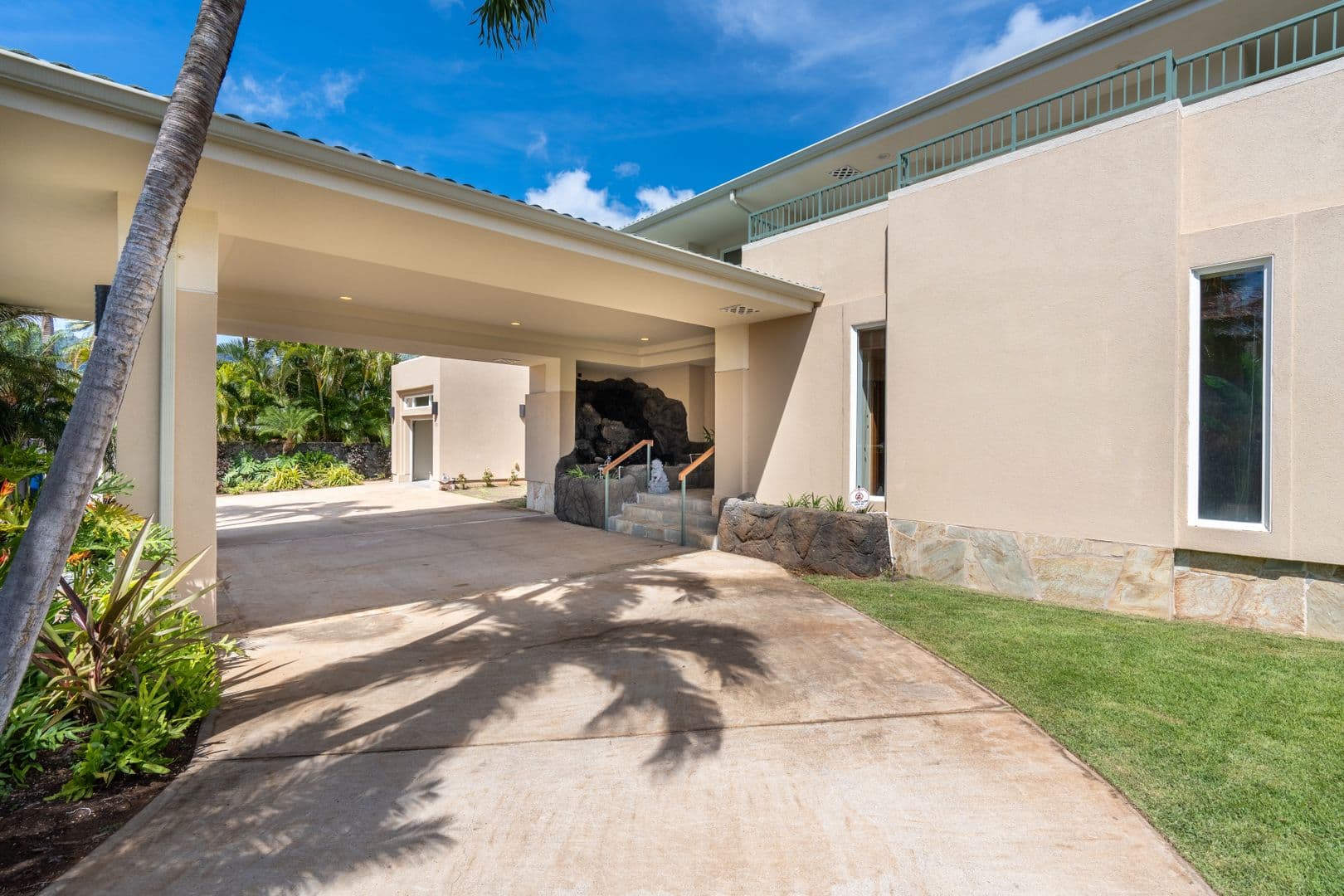 San Luis - 260 Portlock Road (GT20) 2 of 24