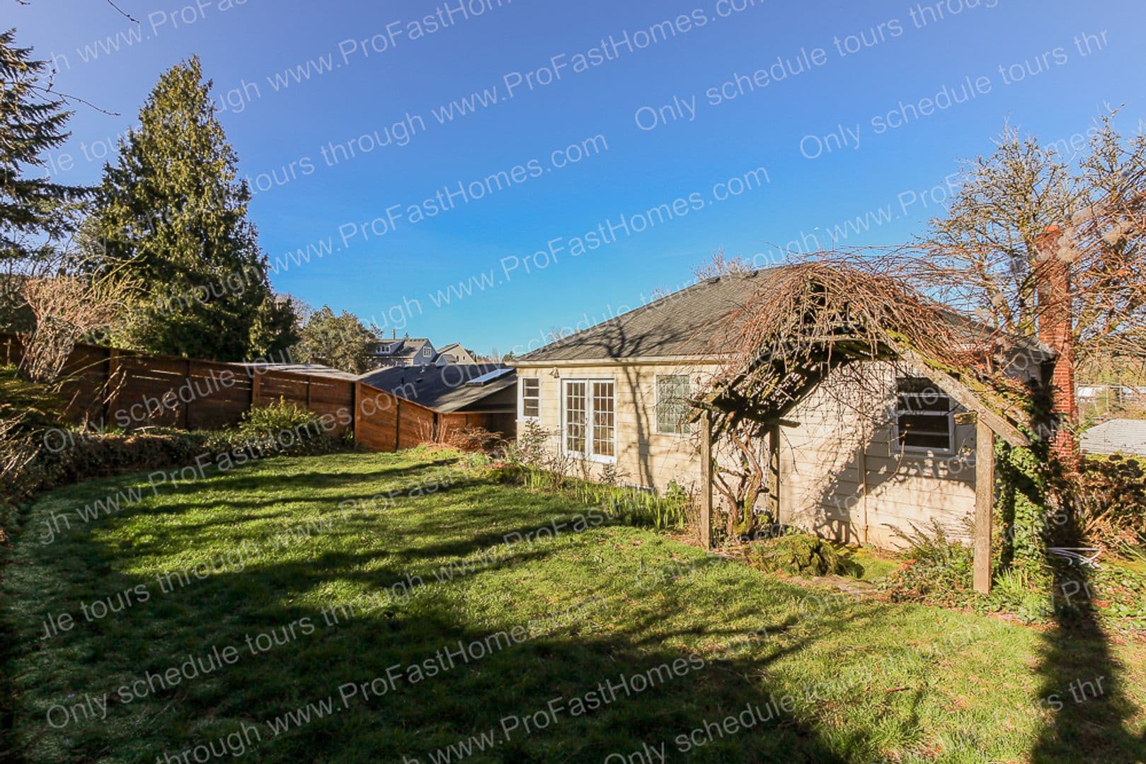 616 SW Moss St 29 of 33