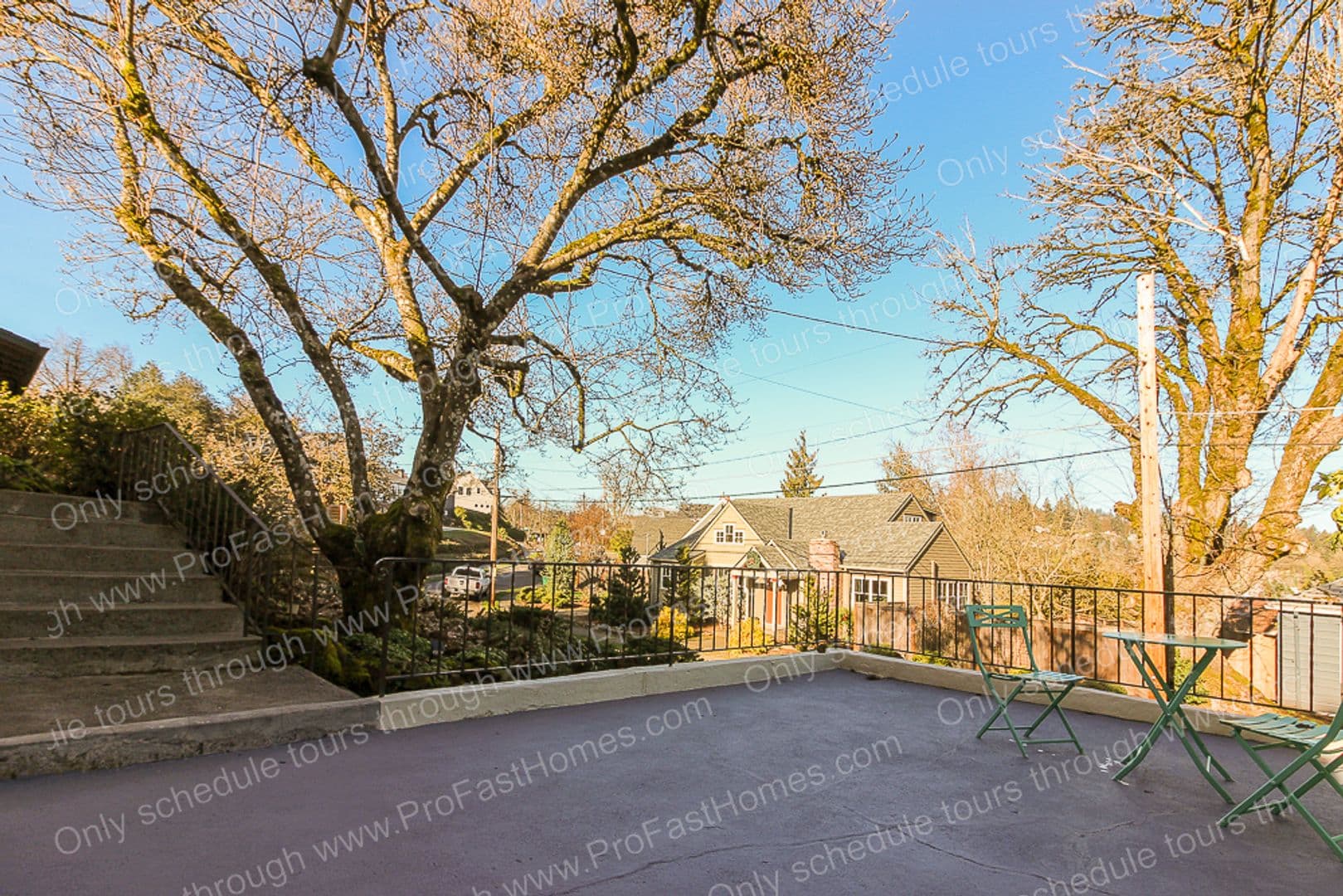 616 SW Moss St 6 of 33