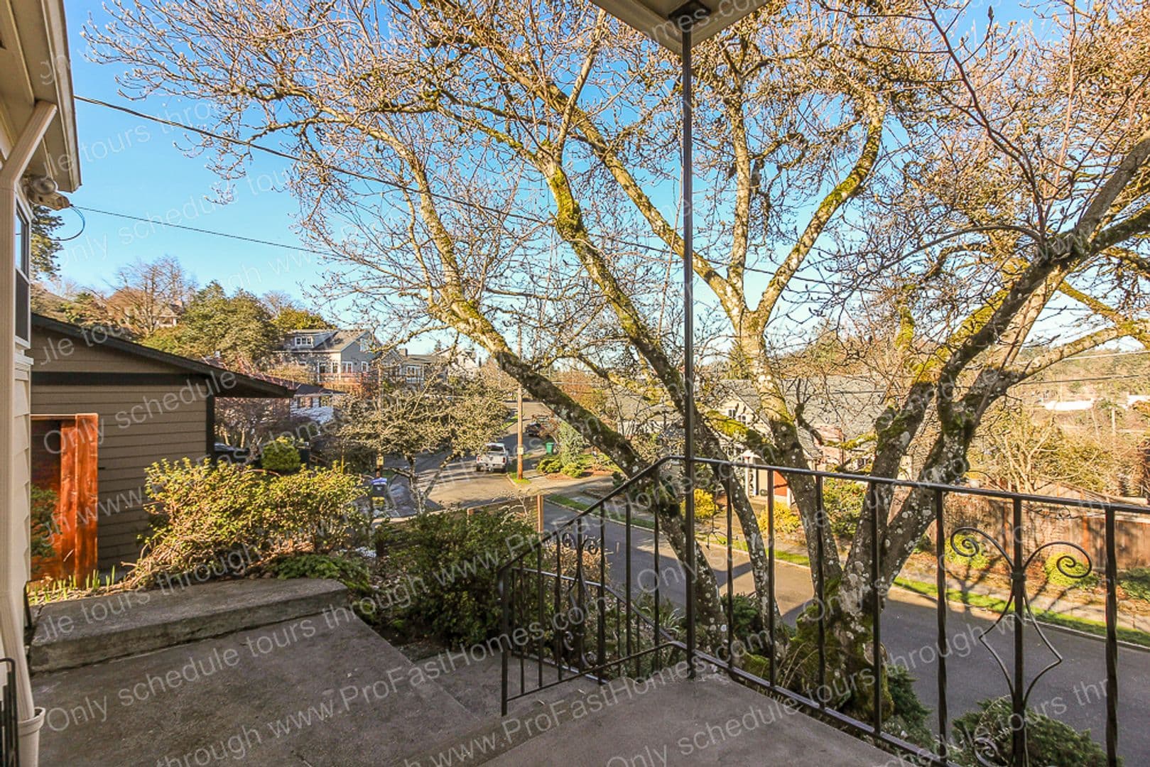 616 SW Moss St 11 of 33