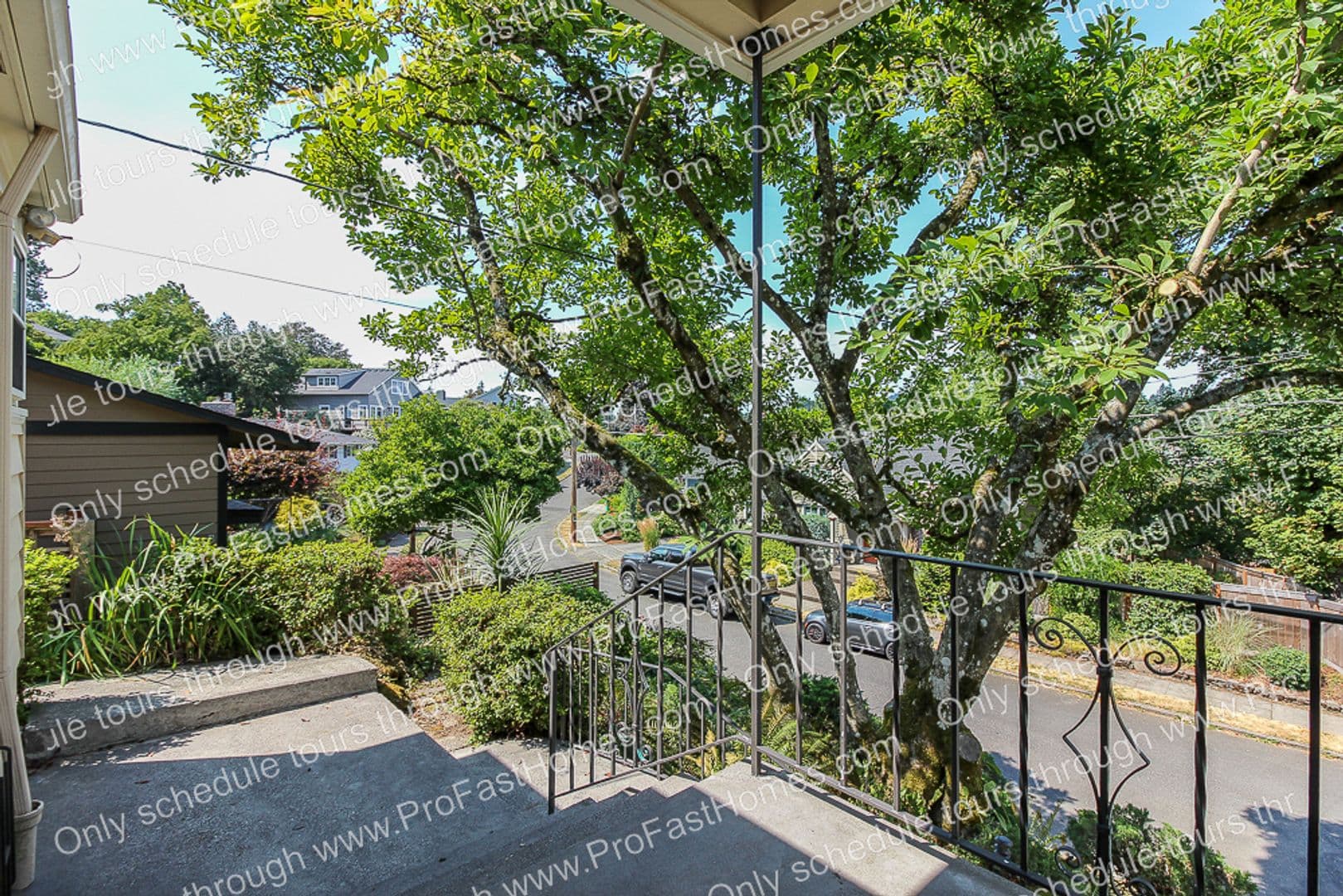 616 SW Moss St 12 of 33