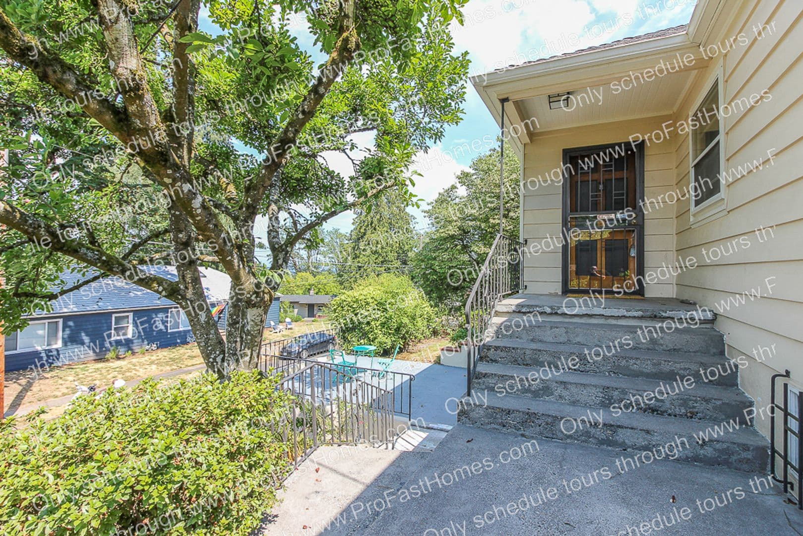 616 SW Moss St 10 of 33