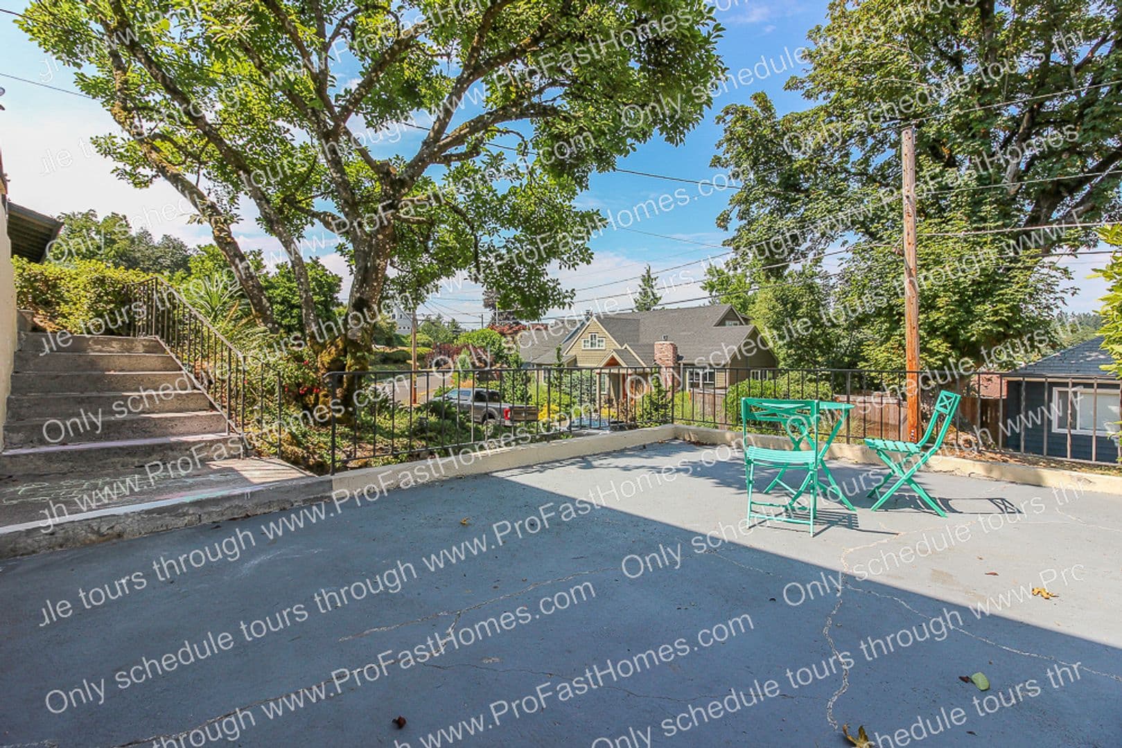616 SW Moss St 7 of 33