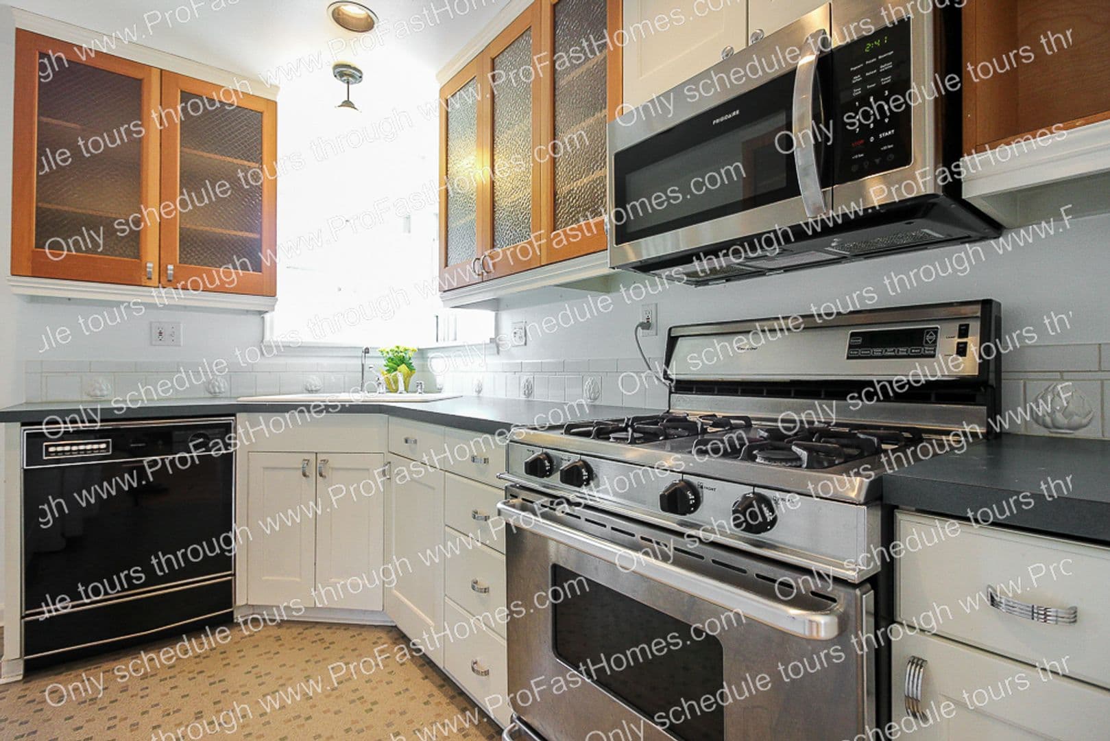 616 SW Moss St 17 of 33