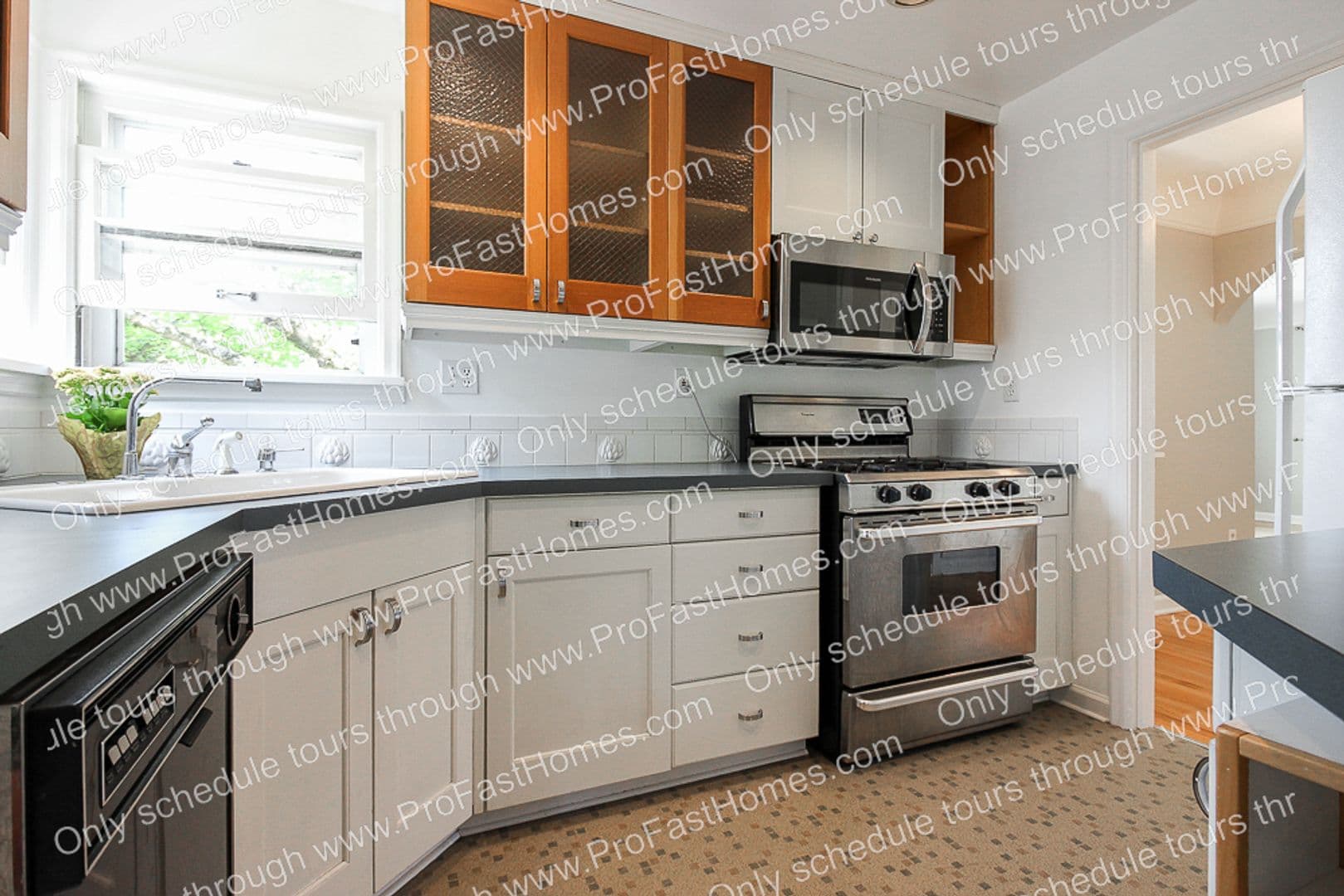 616 SW Moss St 18 of 33